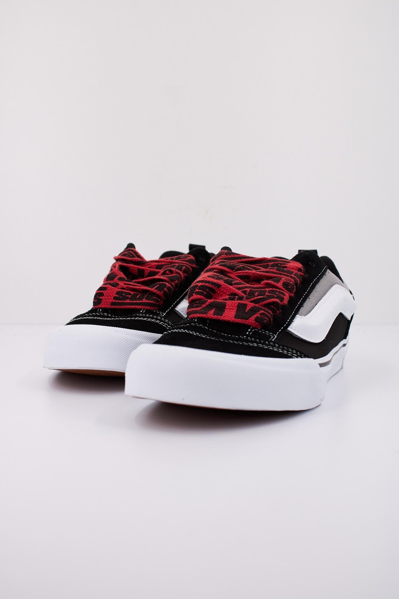 VANS KNU SKOOL en color NEGRO  (2)