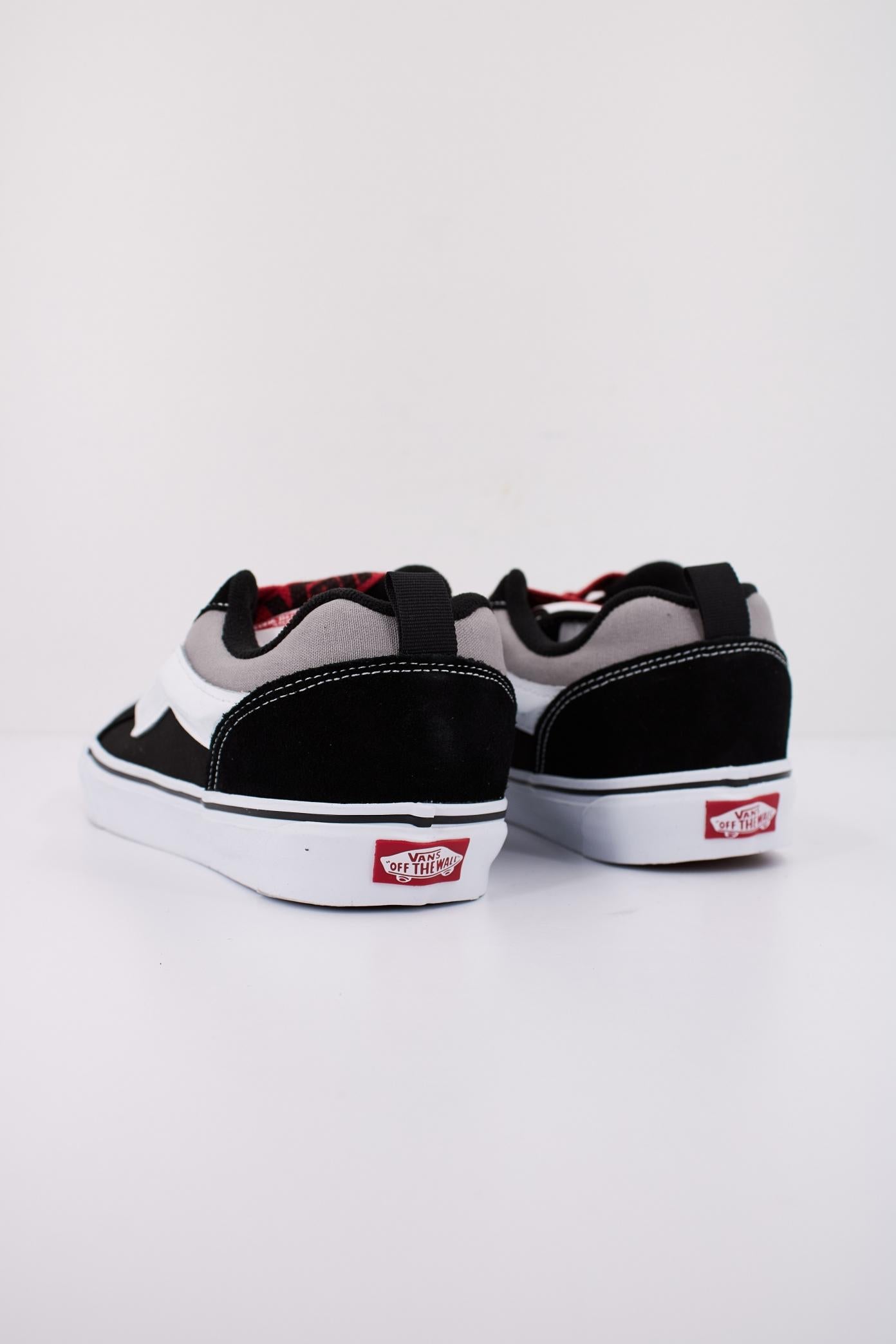 VANS KNU SKOOL en color NEGRO  (4)