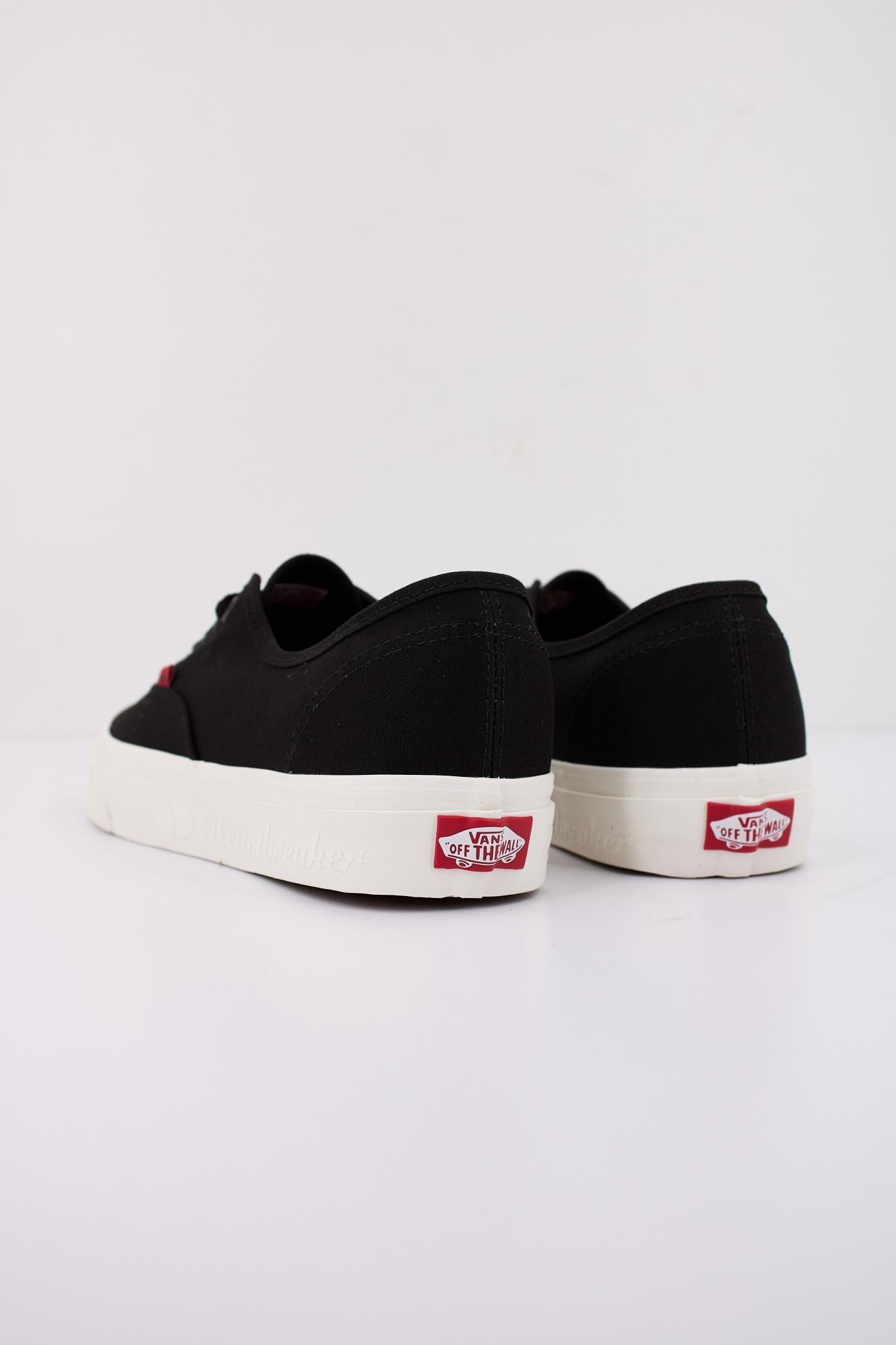 VANS AUTHENTIC  en color NEGRO  (4)