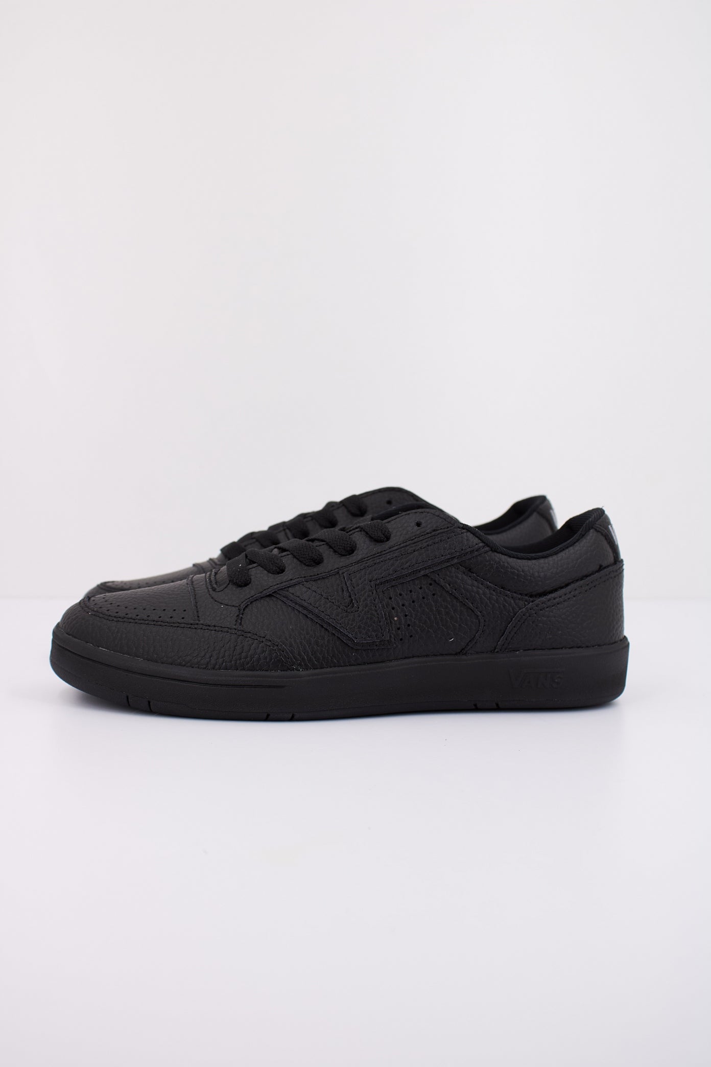 VANS LOWLAND CC en color NEGRO  (1)