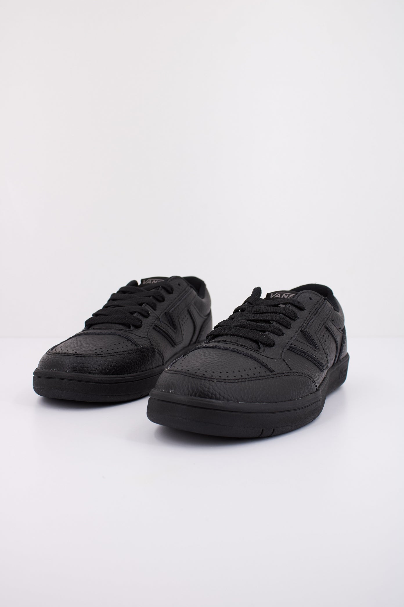 VANS LOWLAND CC en color NEGRO  (2)