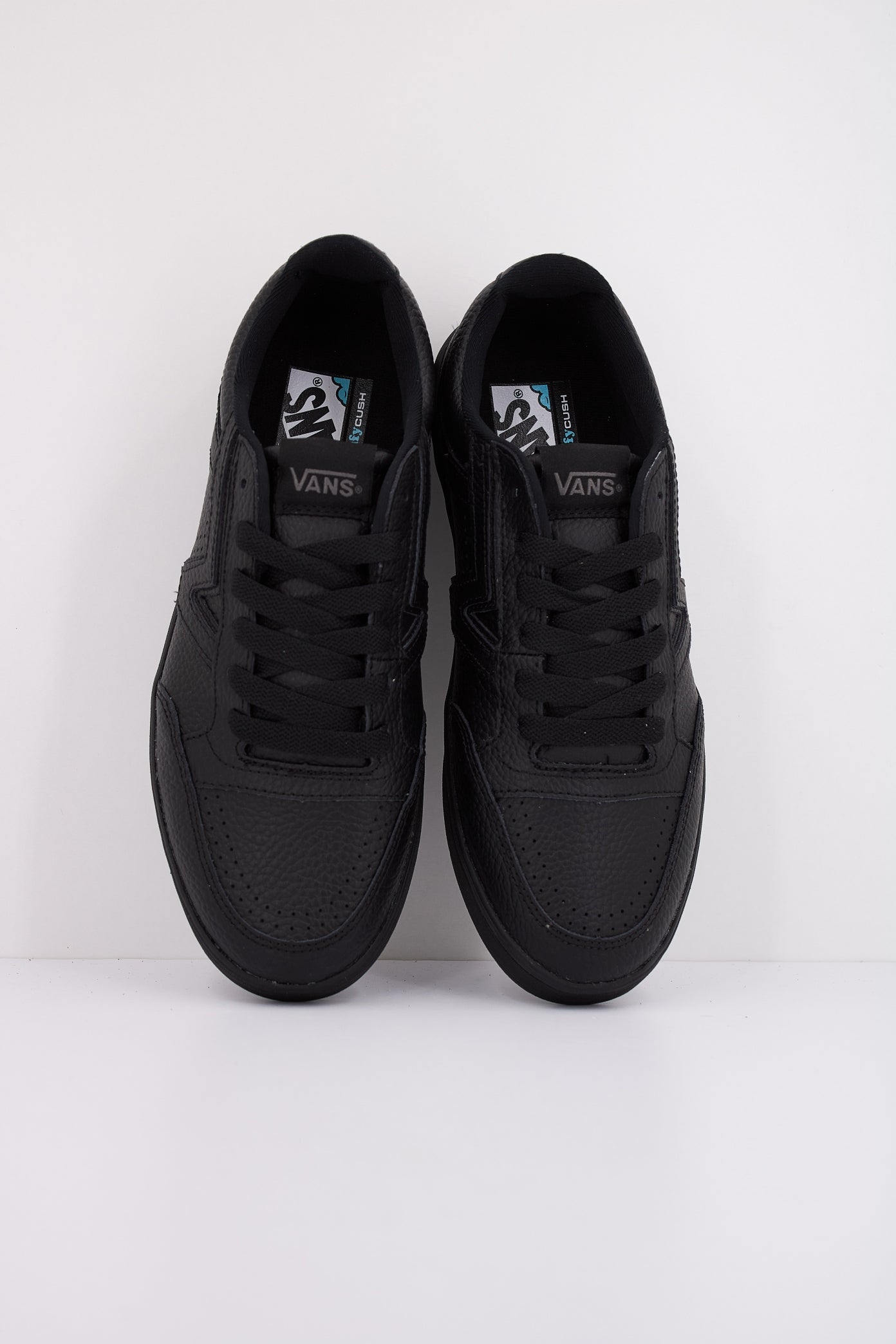 VANS LOWLAND CC en color NEGRO  (3)