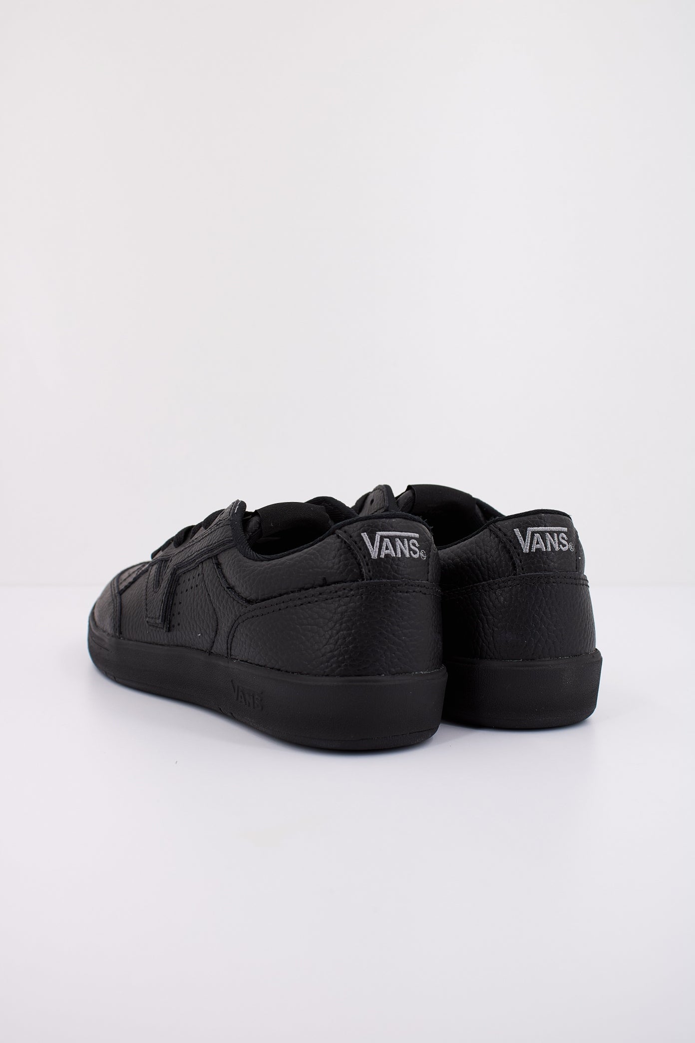 VANS LOWLAND CC en color NEGRO  (4)