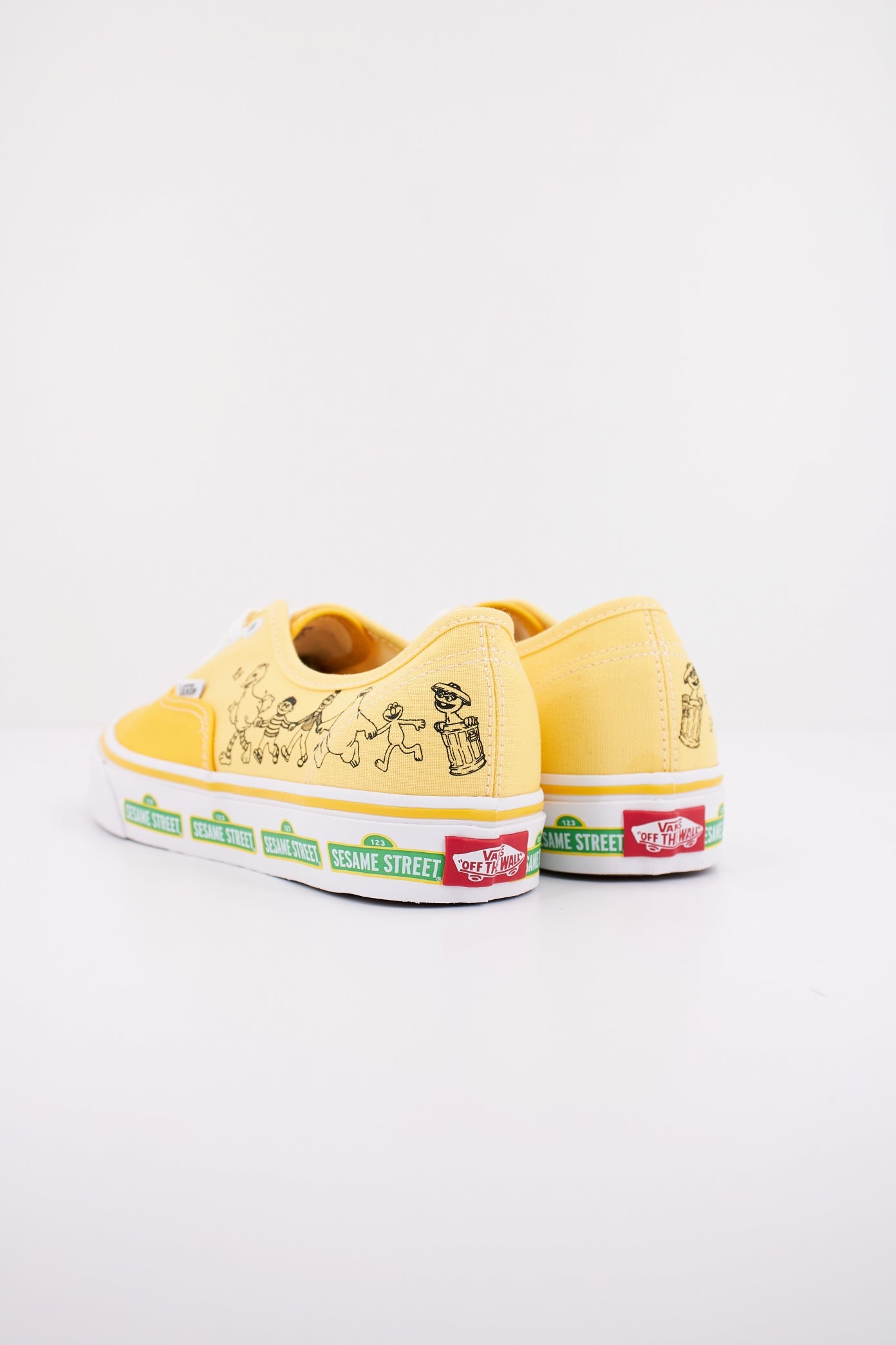 VANS AUTHENTIC en color AMARILLO  (4)