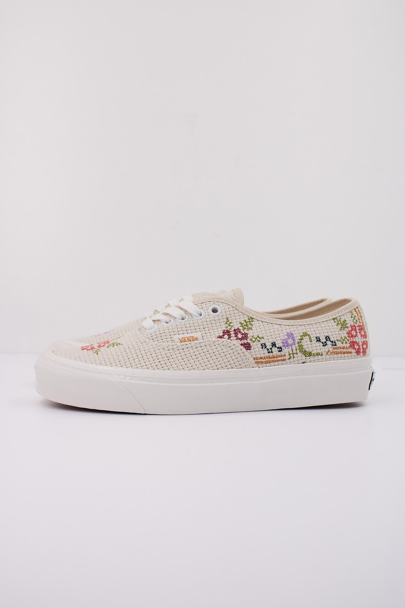 VANS UA AUTHENTIC  DX STI en color BLANCO  (1)