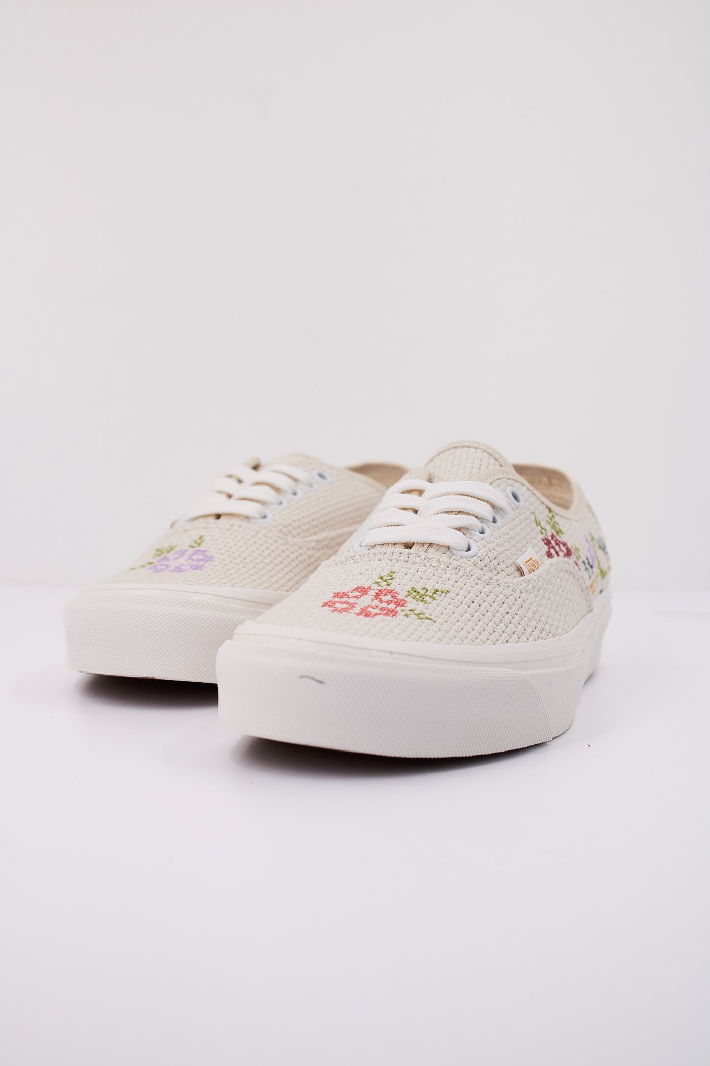 VANS UA AUTHENTIC  DX STI en color BLANCO  (2)