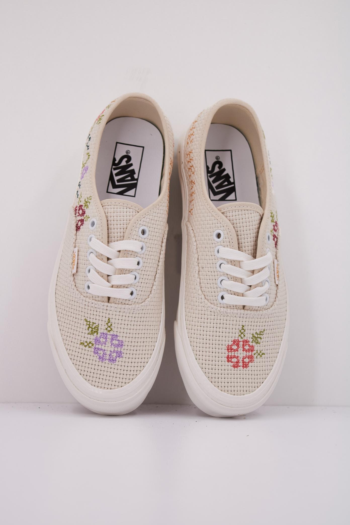 VANS UA AUTHENTIC  DX STI en color BLANCO  (3)