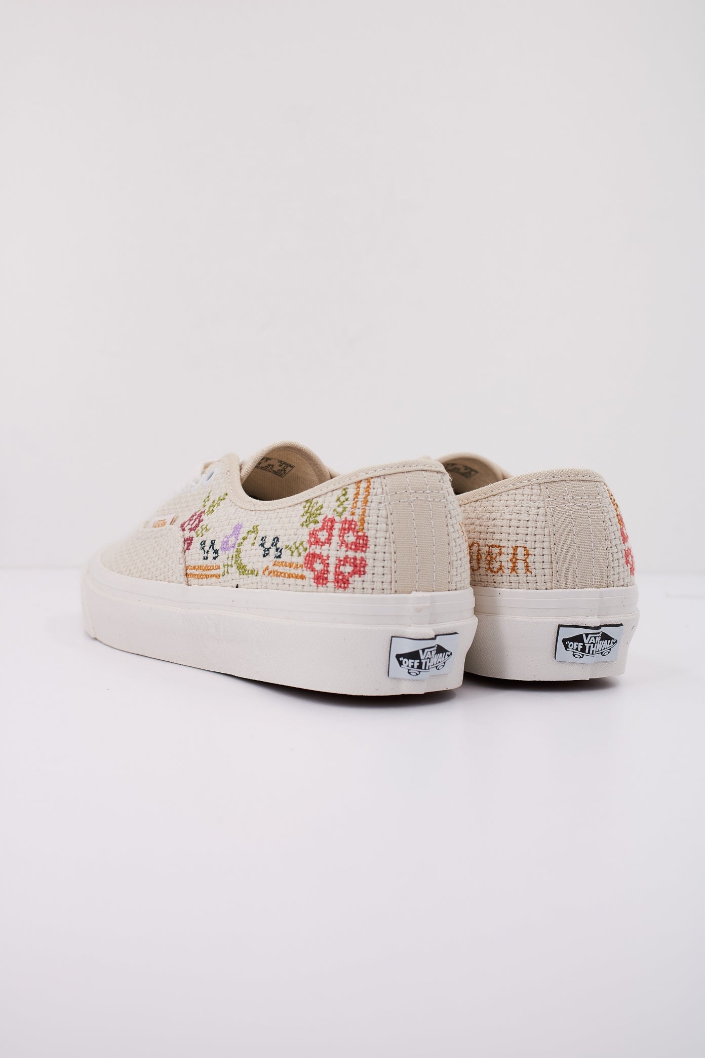 VANS UA AUTHENTIC  DX STI en color BLANCO  (4)