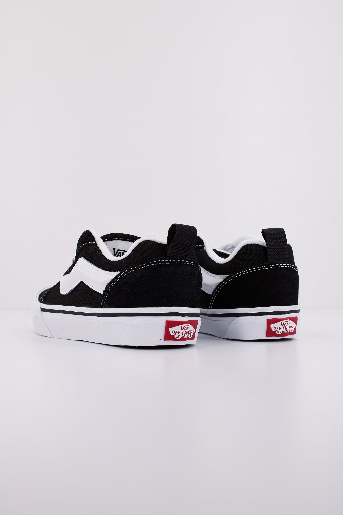 VANS KNU SKOOL en color NEGRO  (4)