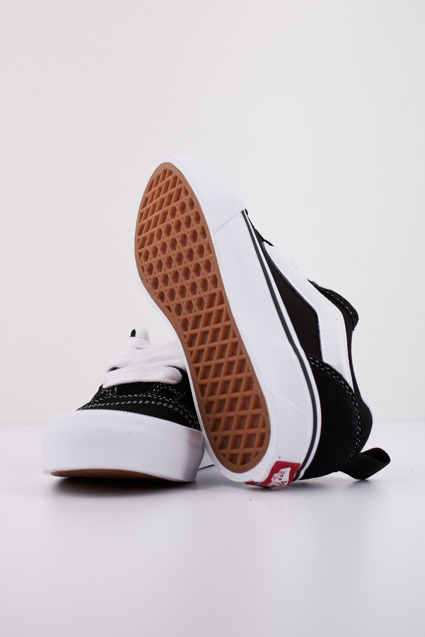 VANS KNU SKOOL en color NEGRO  (5)