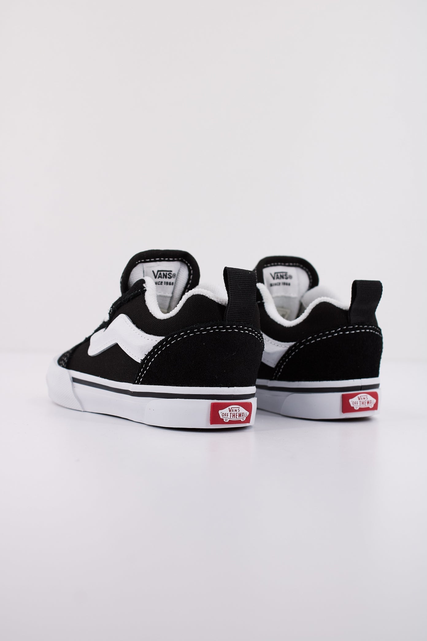 VANS KNU SKOOL ELASTIC en color NEGRO  (4)