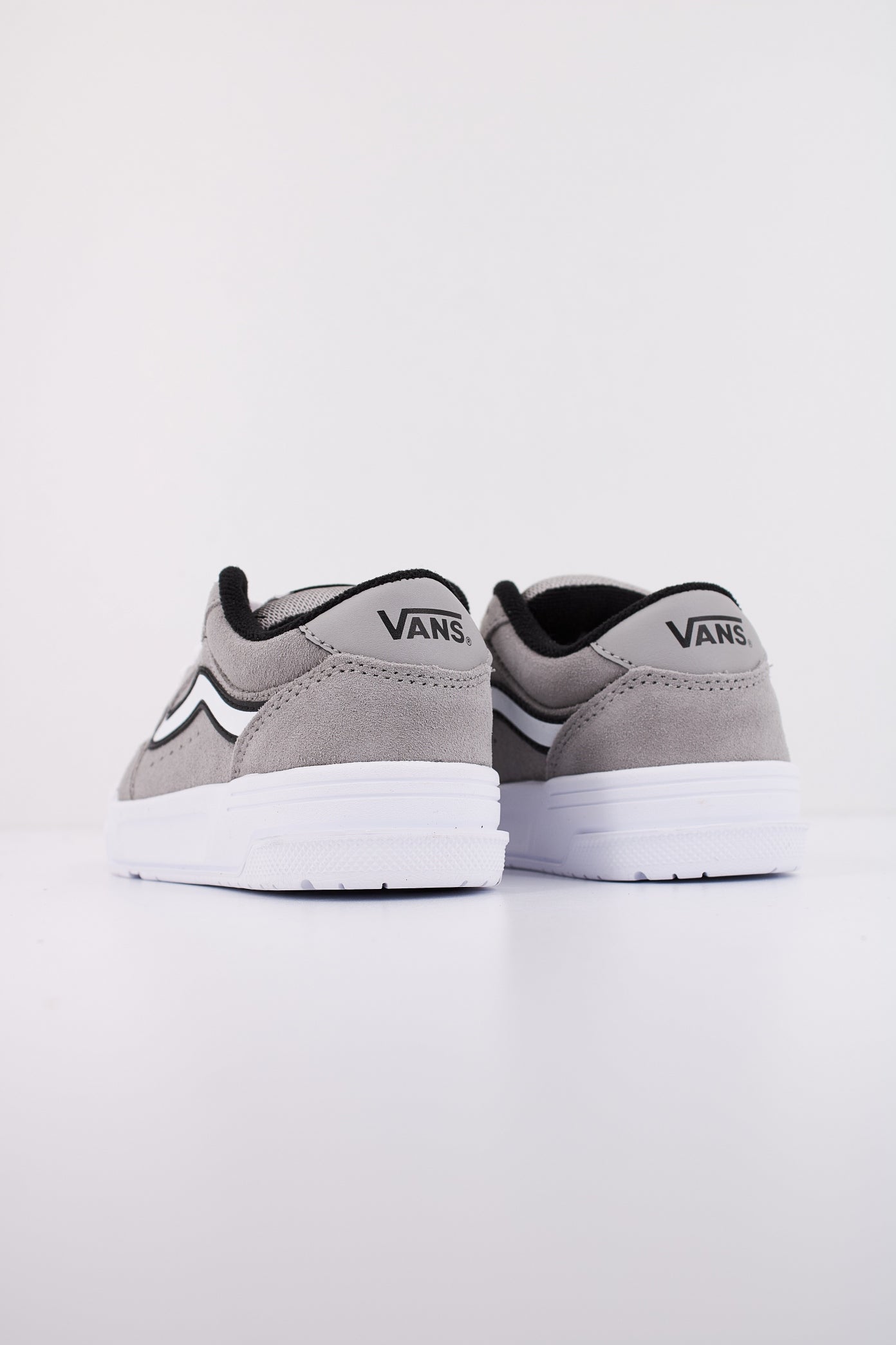 VANS HYLANE en color GRIS  (4)