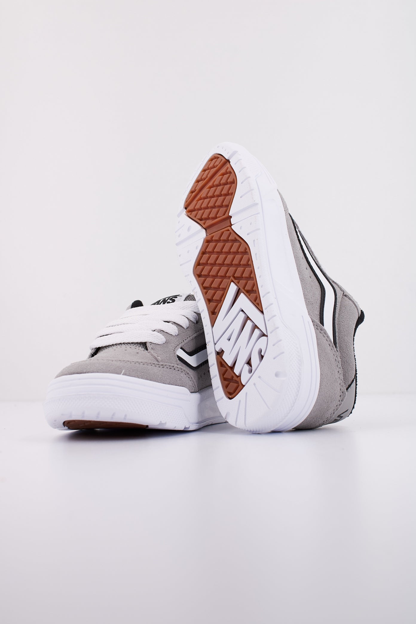 VANS HYLANE en color GRIS  (5)