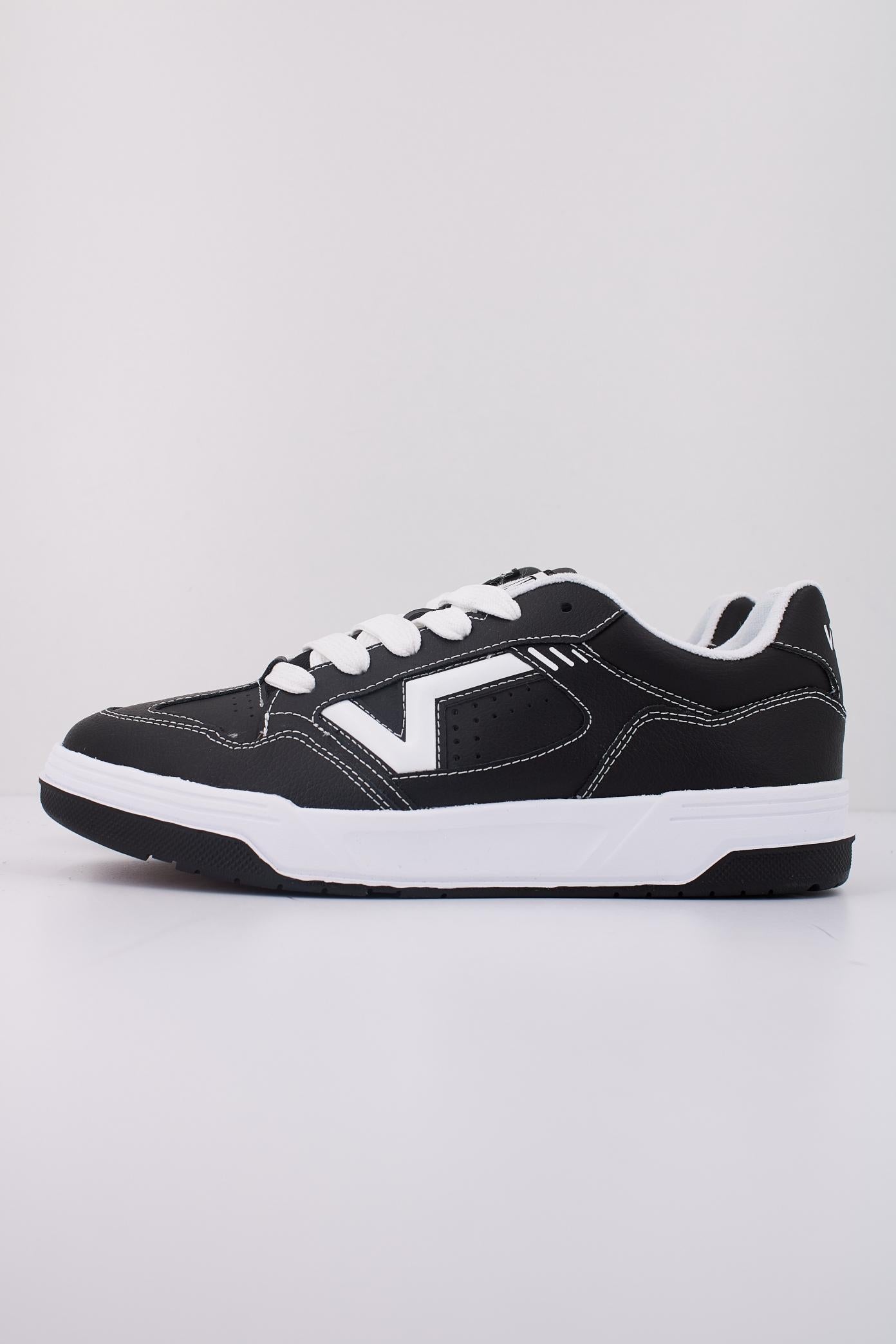 VANS UPLAND en color NEGRO  (1)