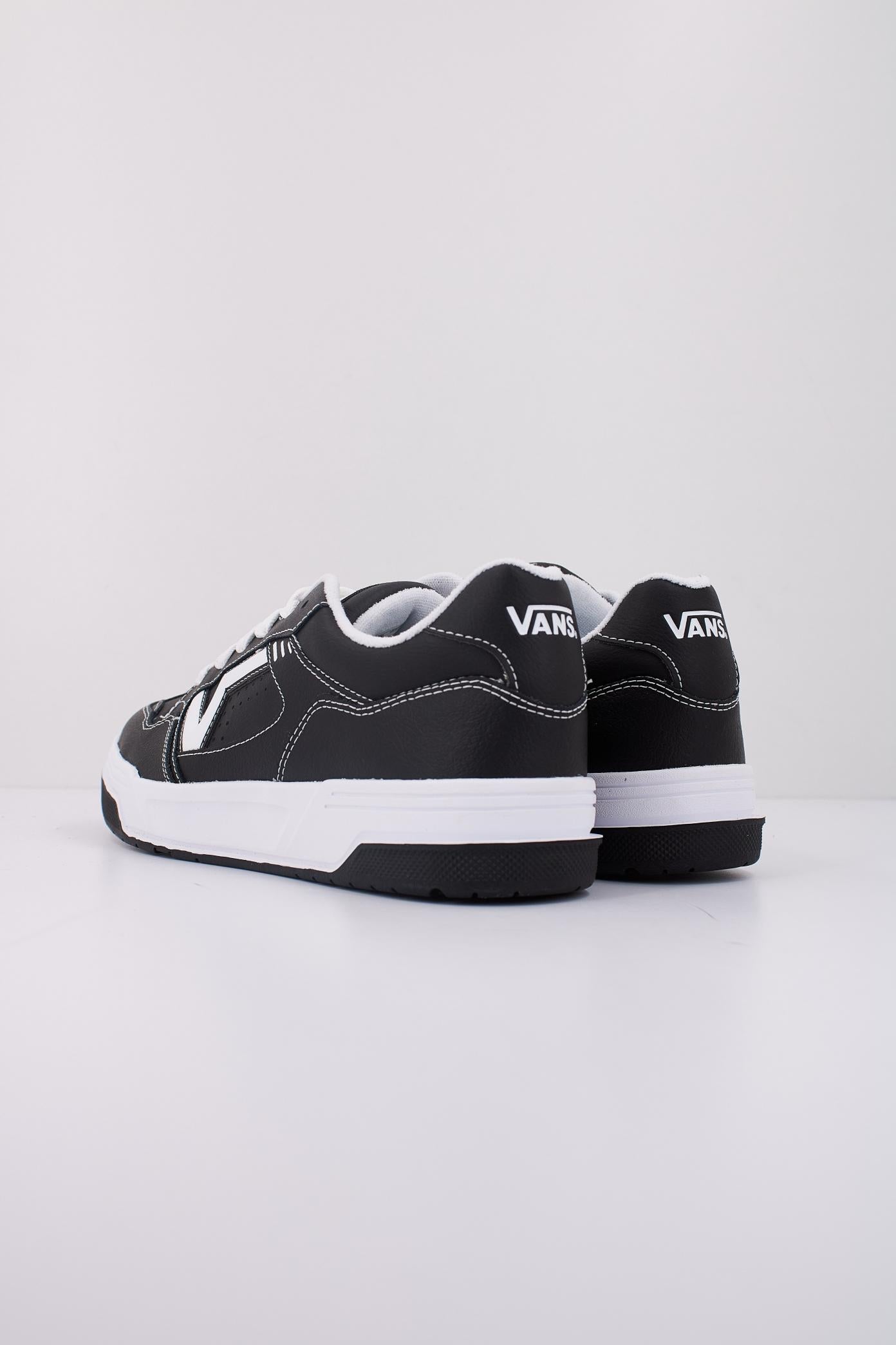 VANS UPLAND en color NEGRO  (4)