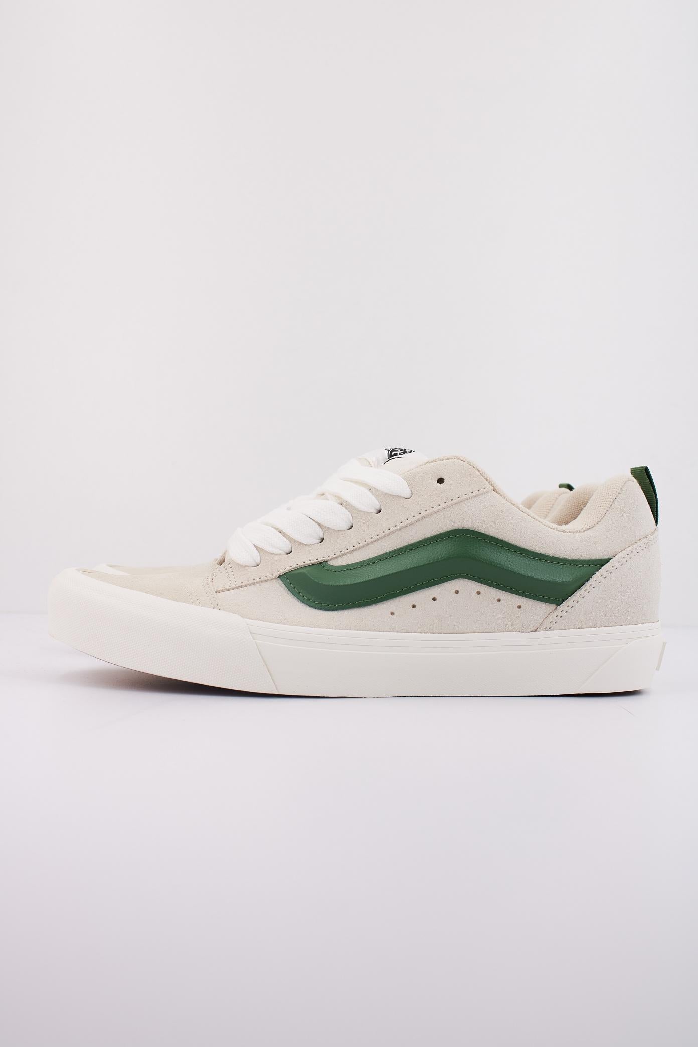 VANS  KNU SKOOL en color MARRON CLARO  (1)