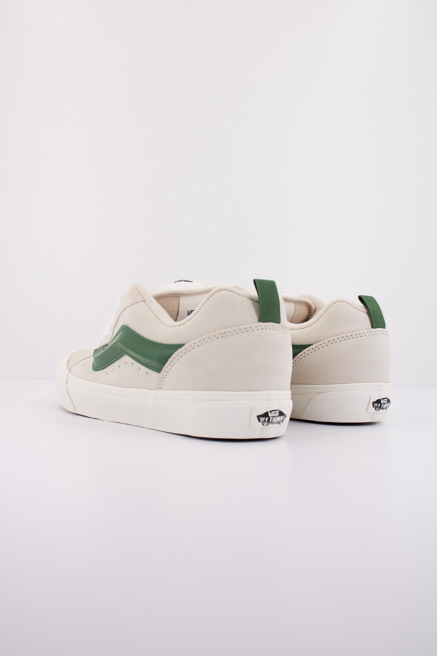 VANS  KNU SKOOL en color MARRON CLARO  (4)