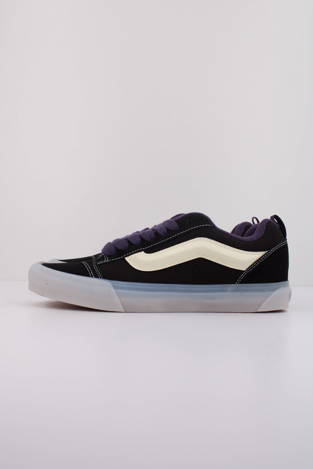 VANS KNU SKOOL en color NEGRO  (1)
