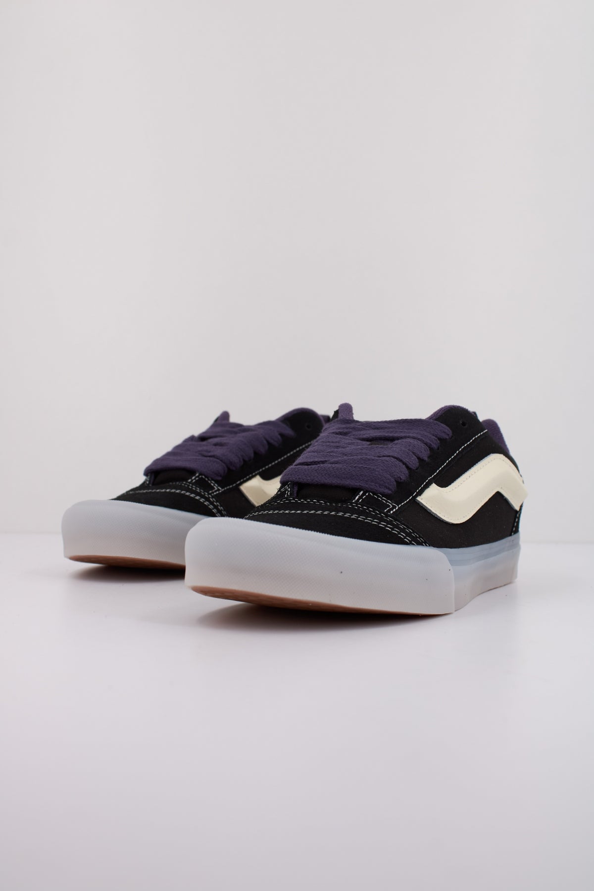 VANS KNU SKOOL en color NEGRO  (2)