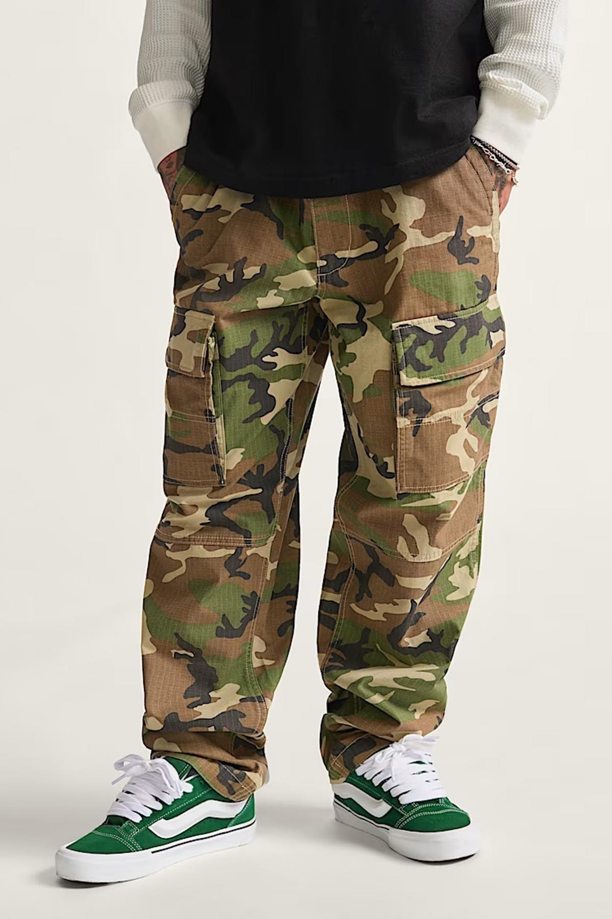 VANS FATIGUE CARGO LOOSE TA en color VERDE  (1)