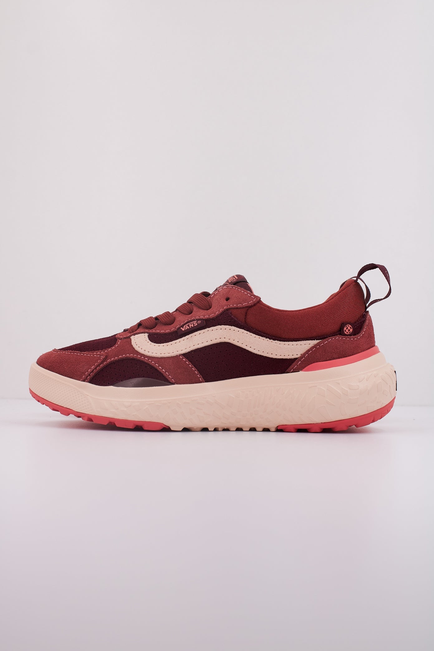 VANS MTE ULTRARANGE NEO VR en color BURDEOS  (1)