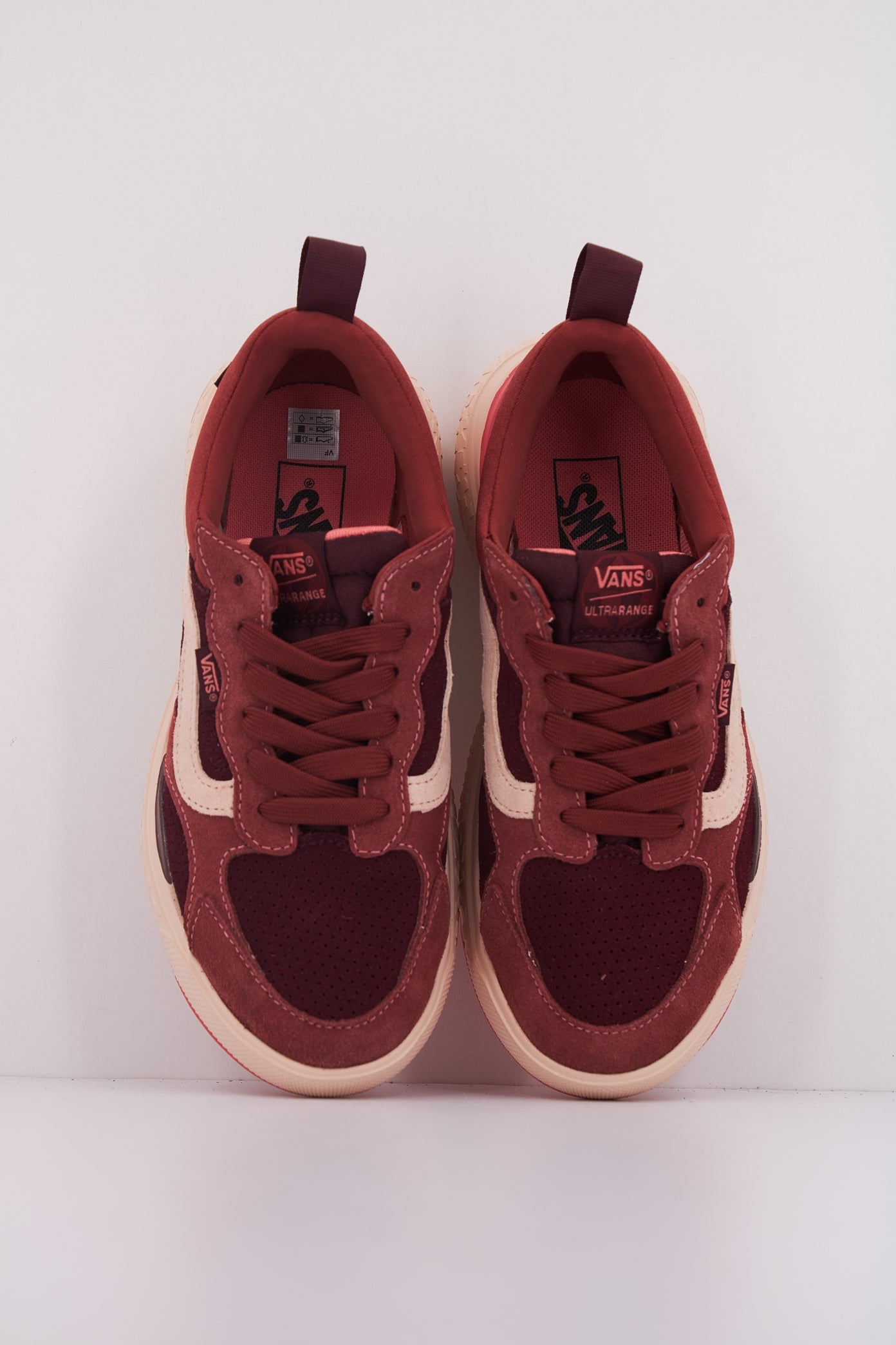 VANS MTE ULTRARANGE NEO VR en color BURDEOS  (3)