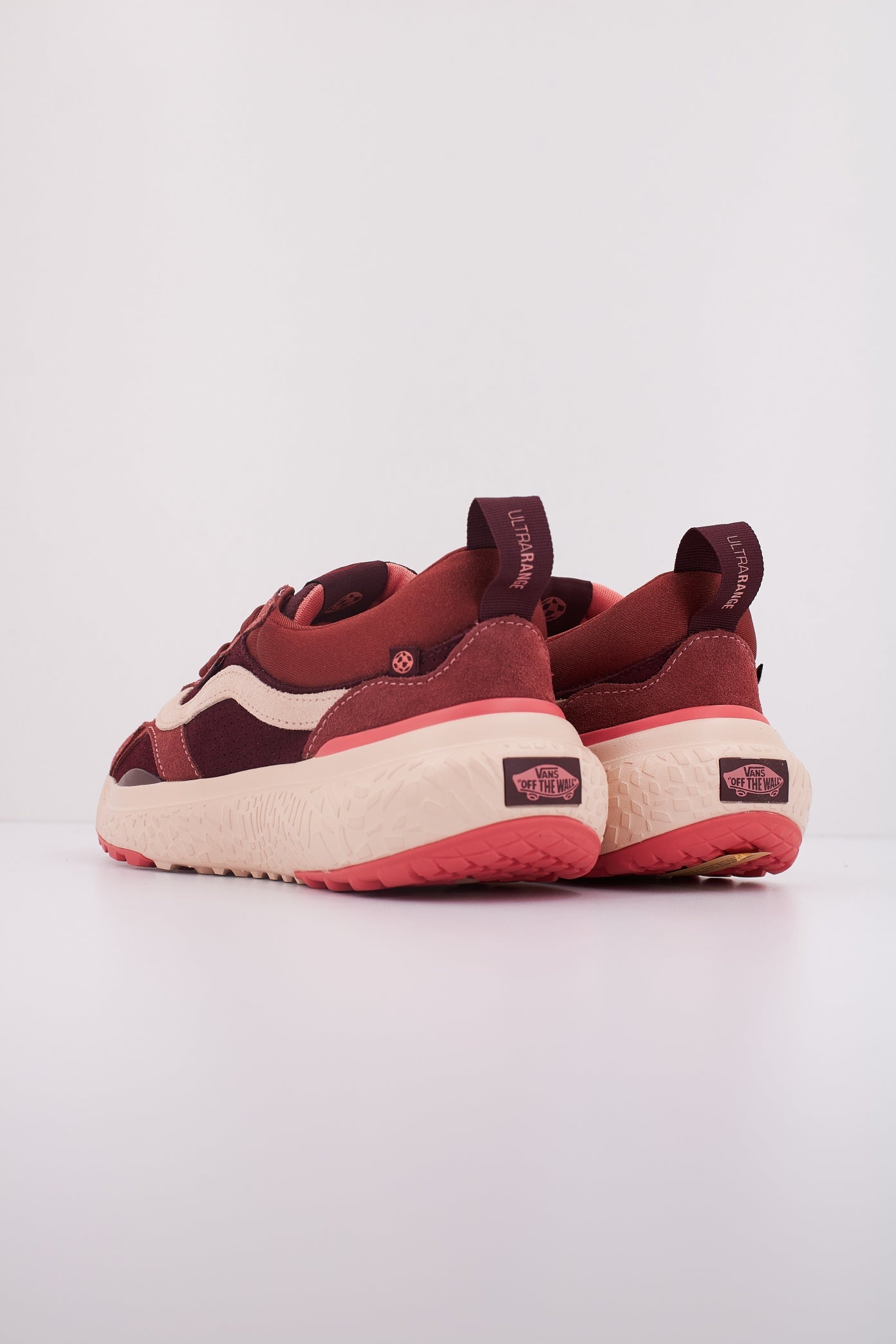VANS MTE ULTRARANGE NEO VR en color BURDEOS  (4)
