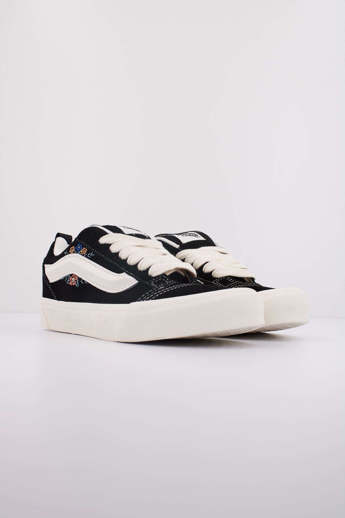 VANS KNU SKOOL en color NEGRO  (2)
