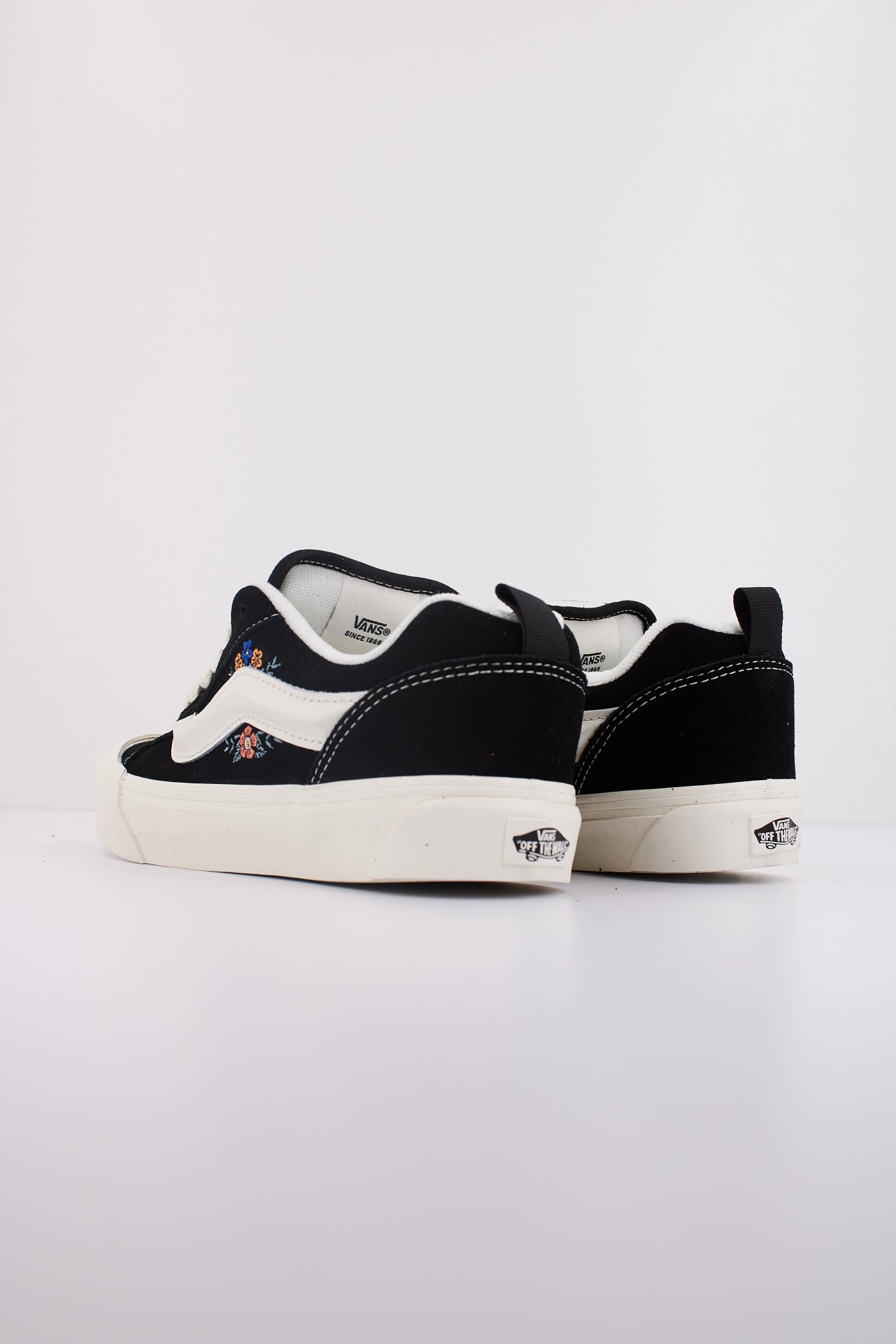 VANS KNU SKOOL en color NEGRO  (4)