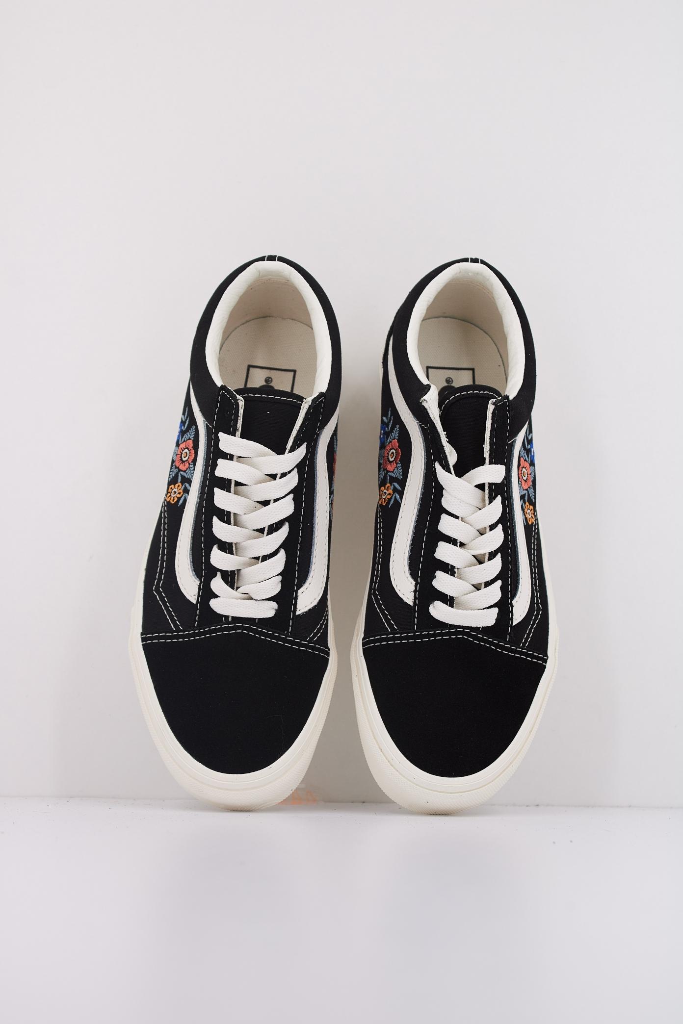 VANS OLD SKOOL en color NEGRO  (3)
