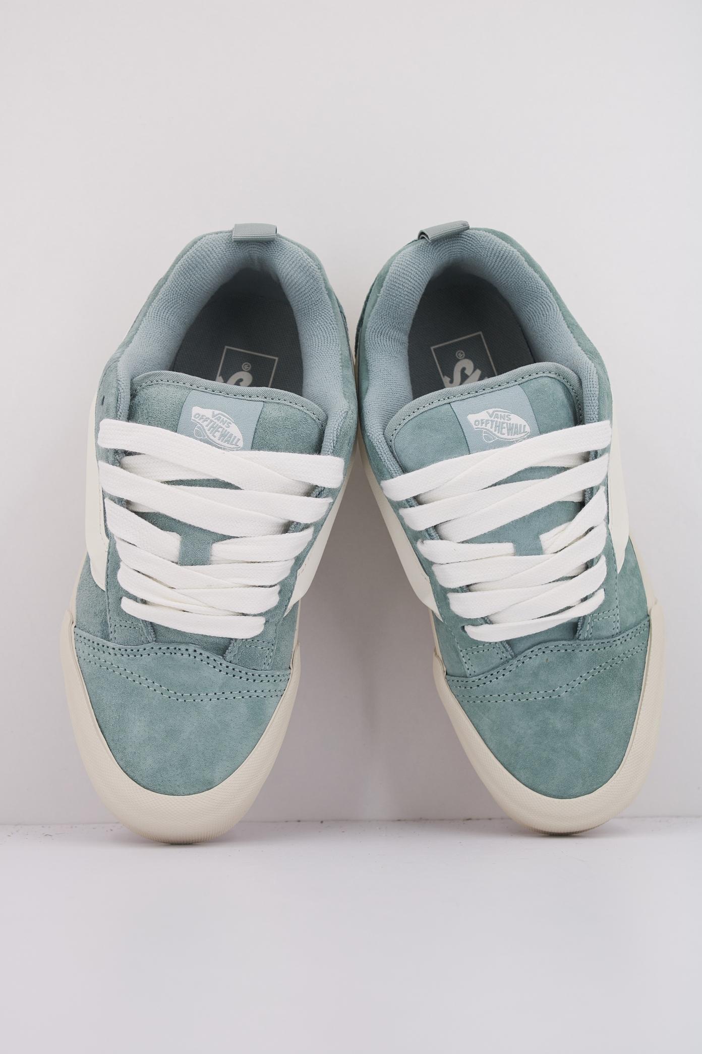 VANS KNU SKOOL PIG SUEDE en color VERDE  (3)
