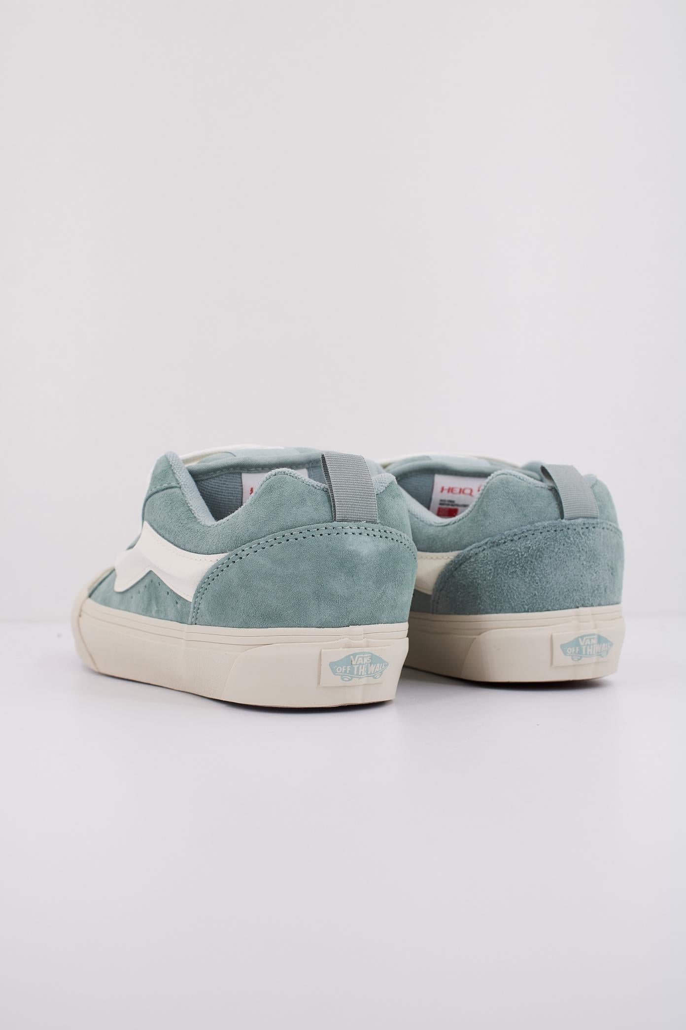 VANS KNU SKOOL PIG SUEDE en color VERDE  (4)