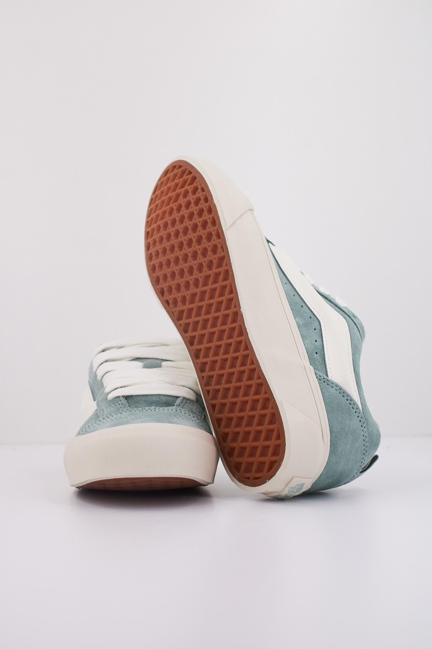 VANS KNU SKOOL PIG SUEDE en color VERDE  (5)