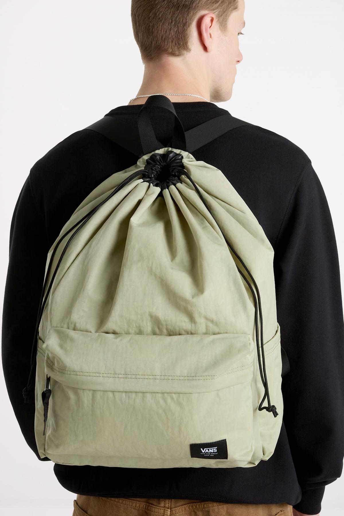 VANS OLD SKOOL CINCH BACKPA en color VERDE  (4)