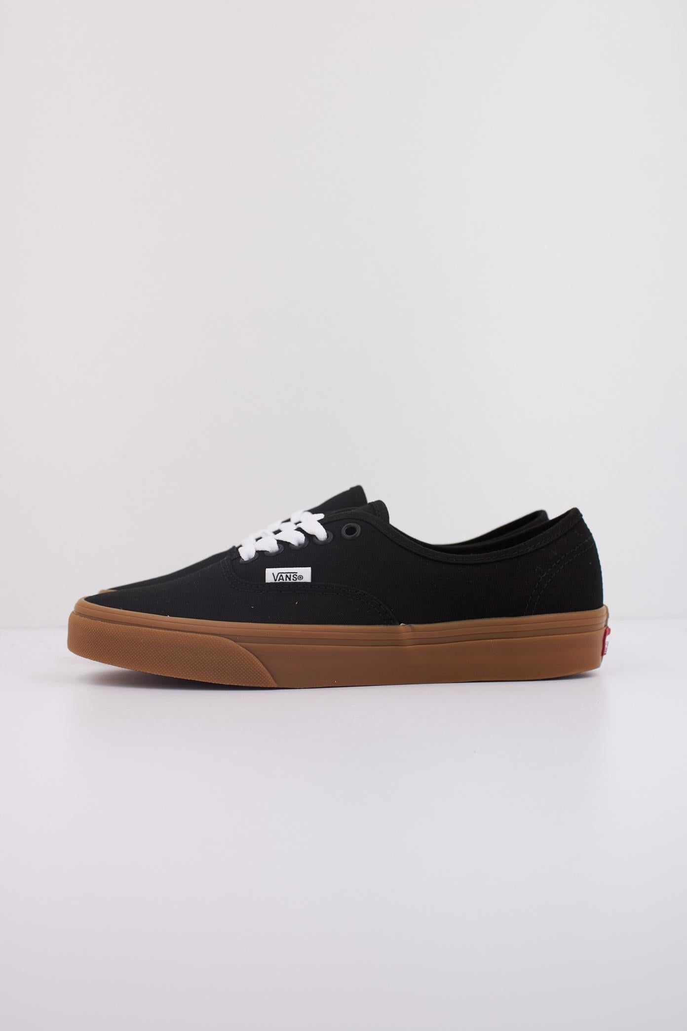 VANS AUTHENTIC en color NEGRO  (1)