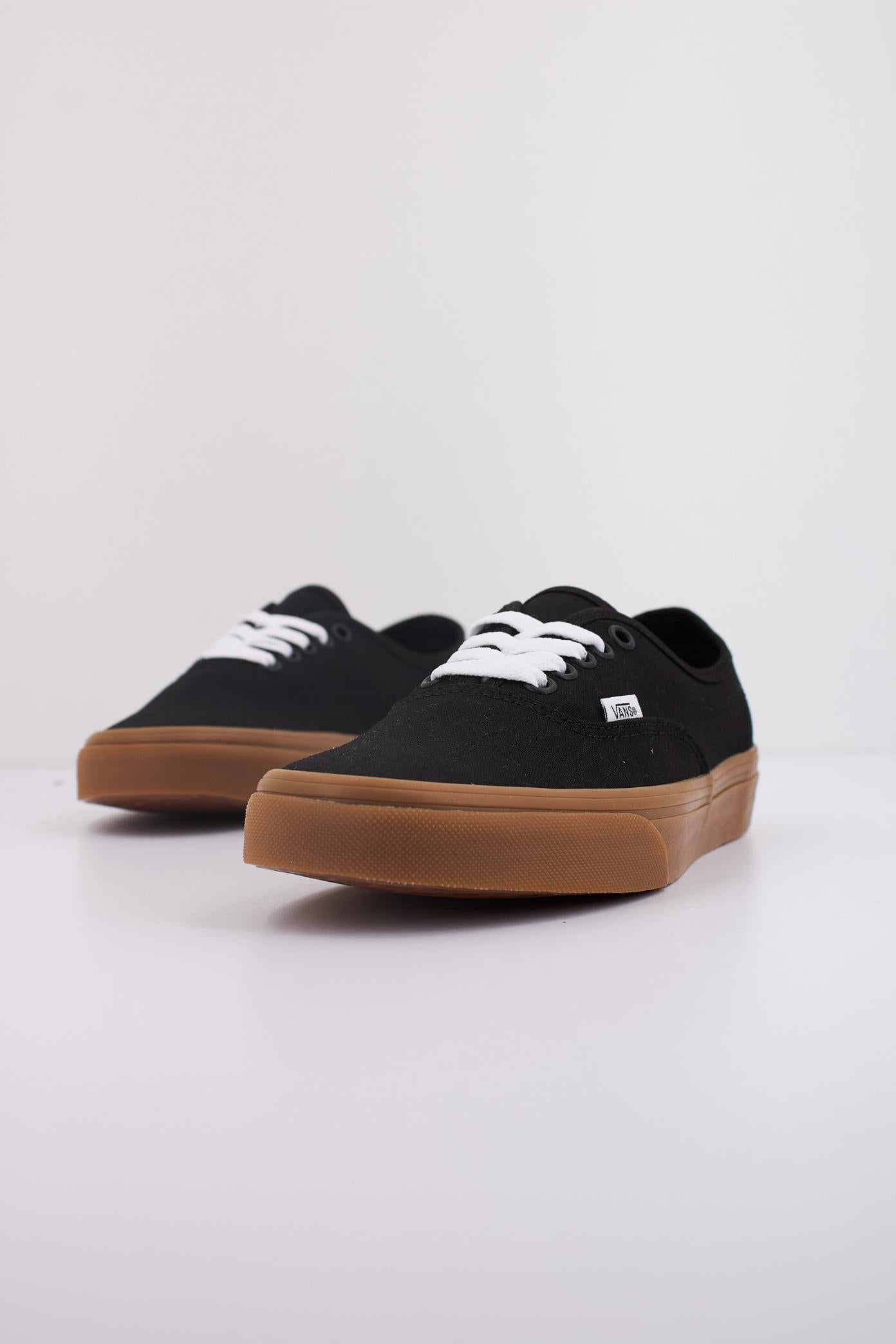 VANS AUTHENTIC en color NEGRO  (2)