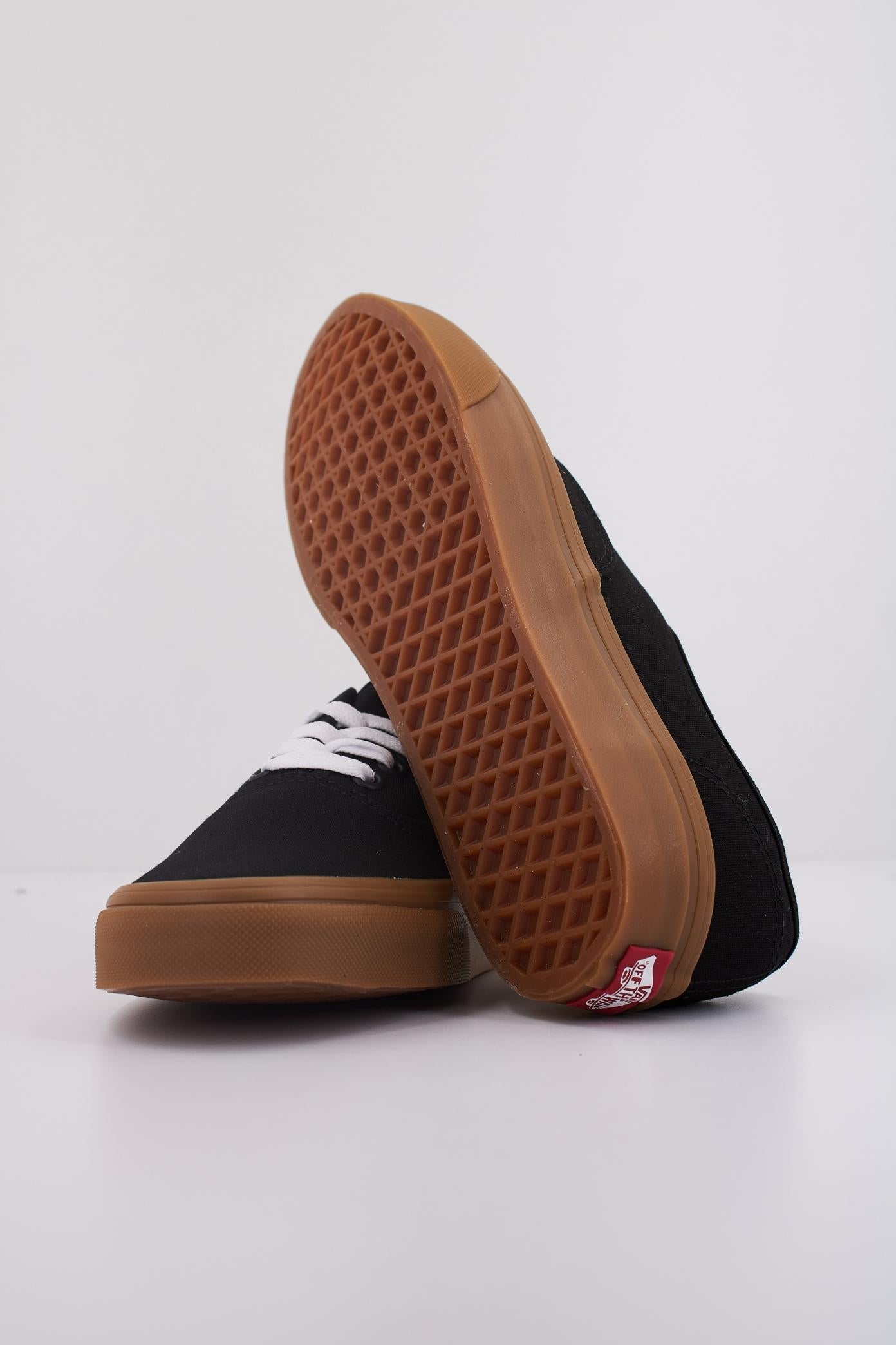 VANS AUTHENTIC en color NEGRO  (5)