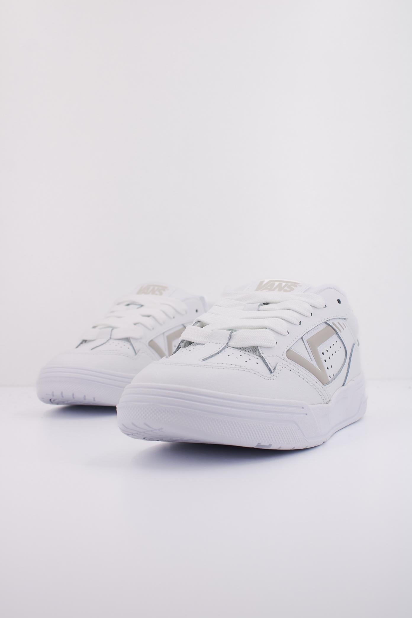 VANS UPLAND en color BLANCO  (2)