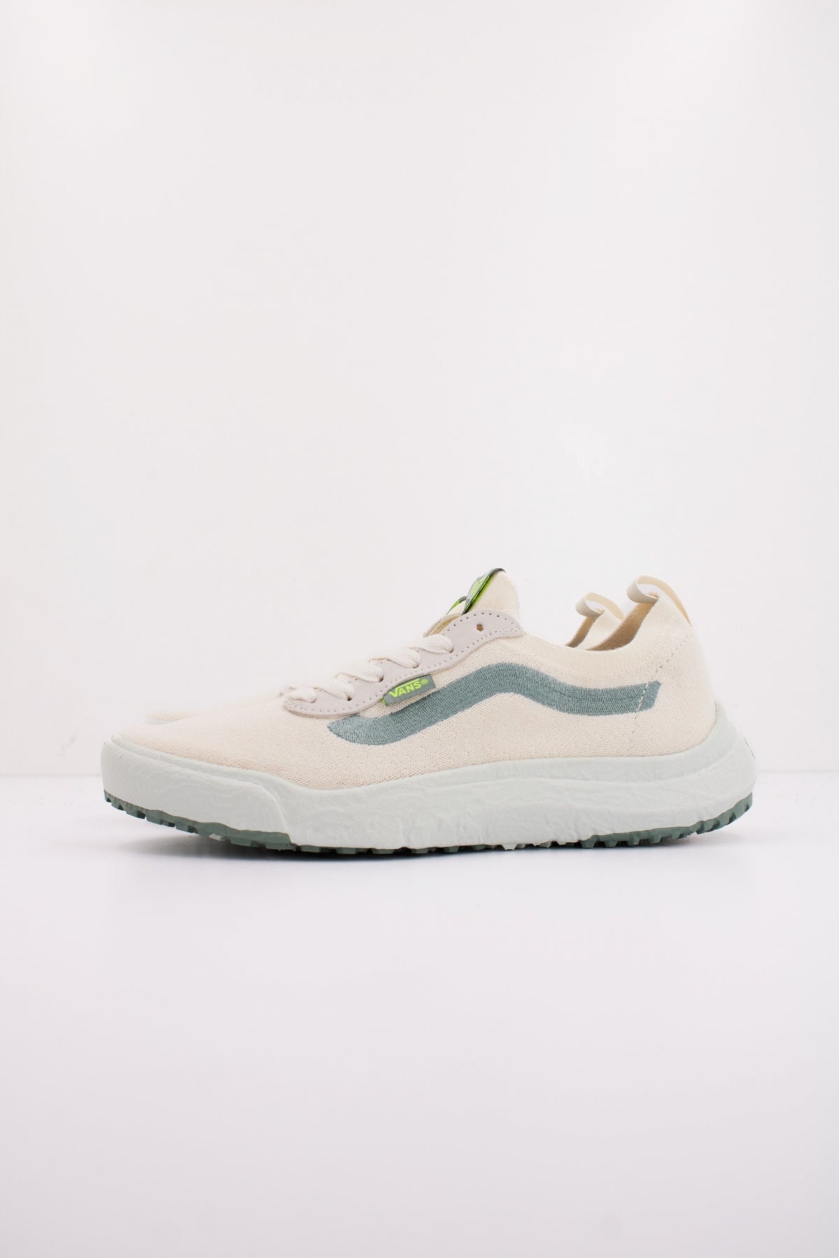 VANS MTE ULTRARANGE VR en color BLANCO  (1)