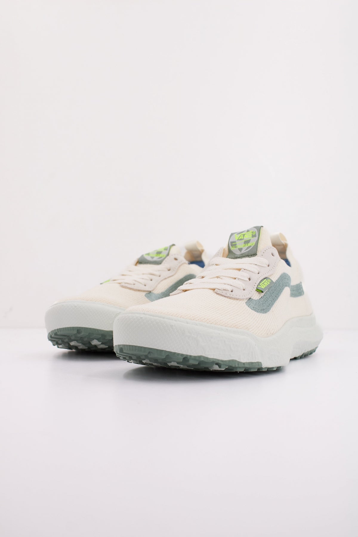 VANS MTE ULTRARANGE VR en color BLANCO  (2)