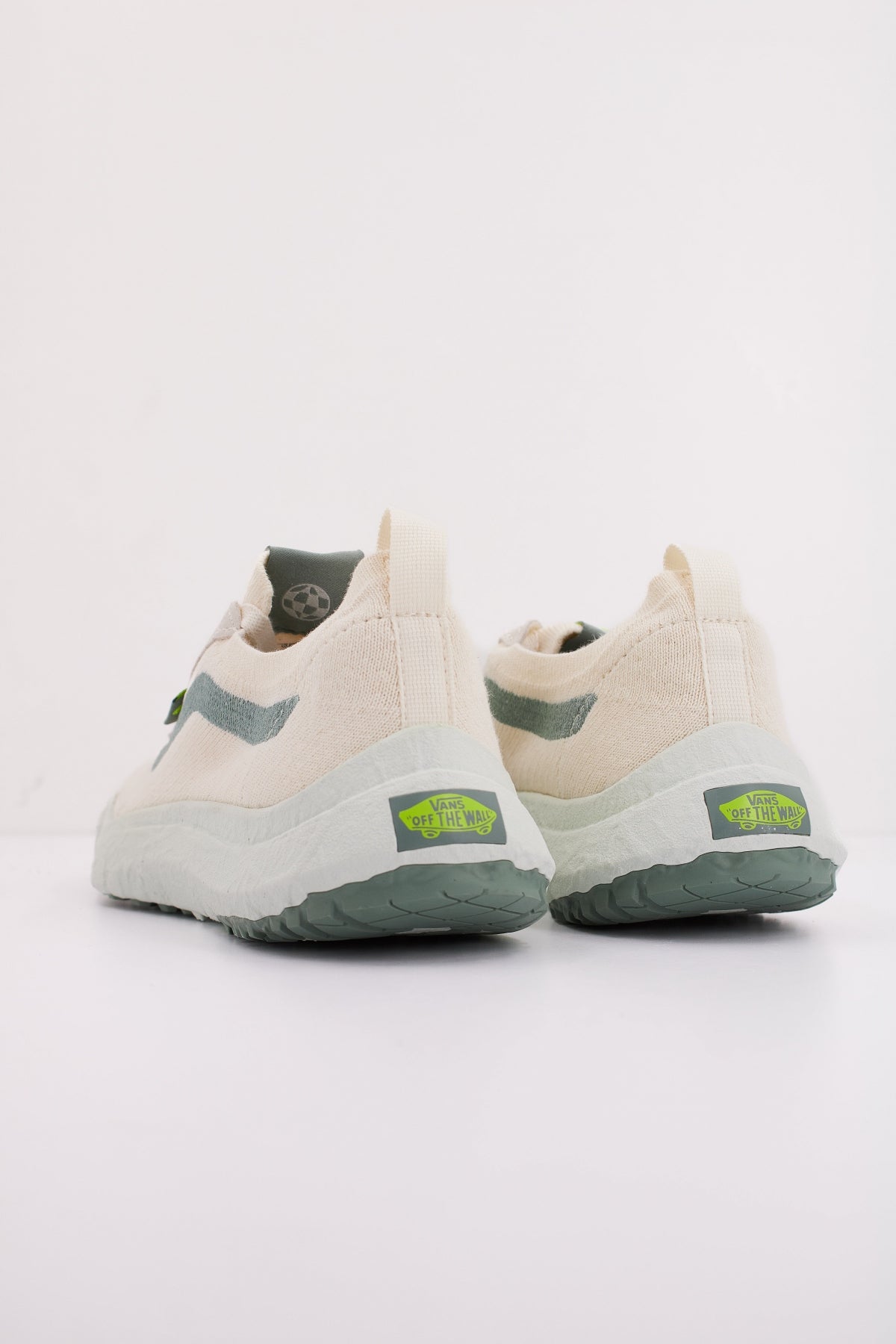VANS MTE ULTRARANGE VR en color BLANCO  (4)