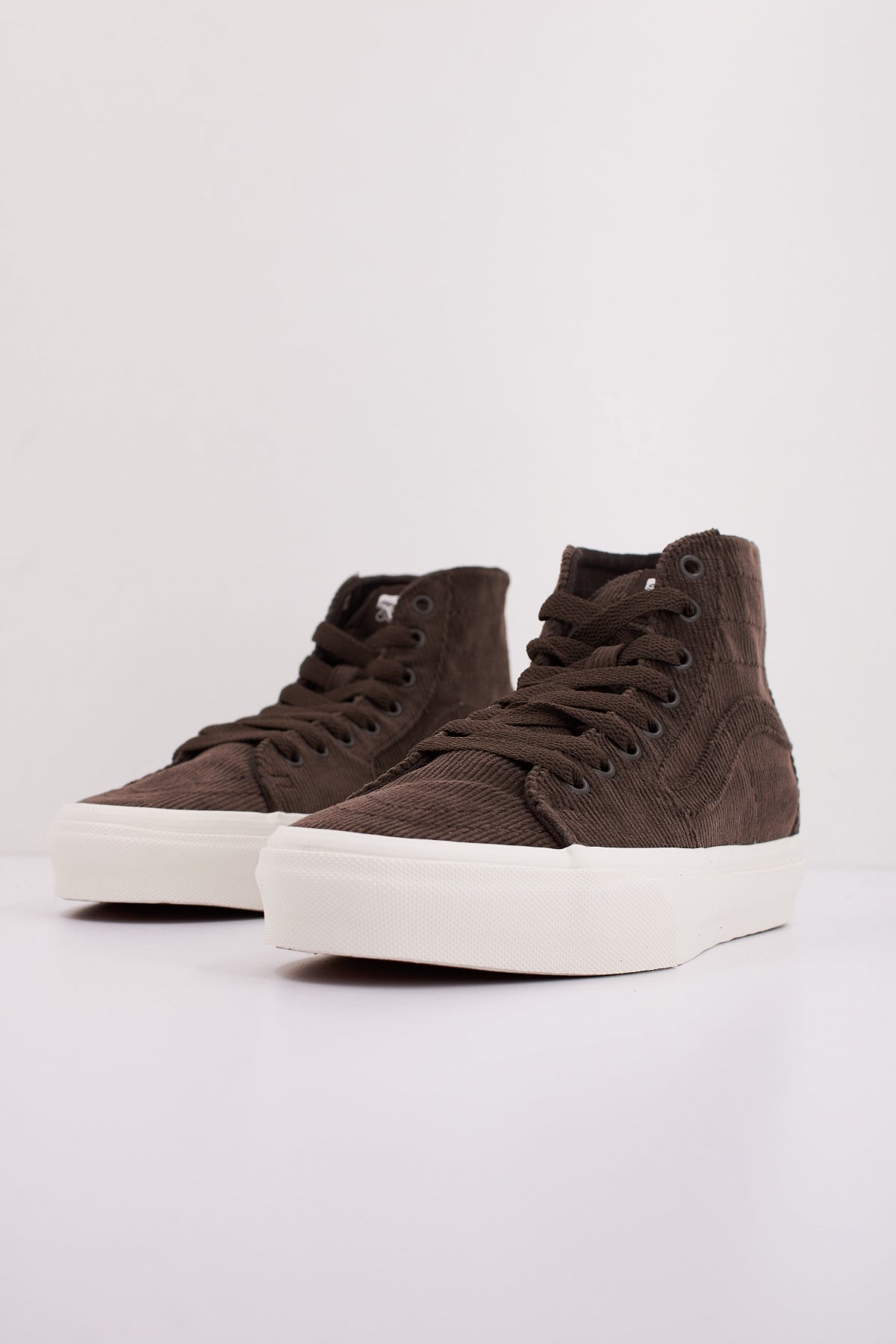 VANS  SK-HI TAPERED CORDURO en color MARRON  (2)