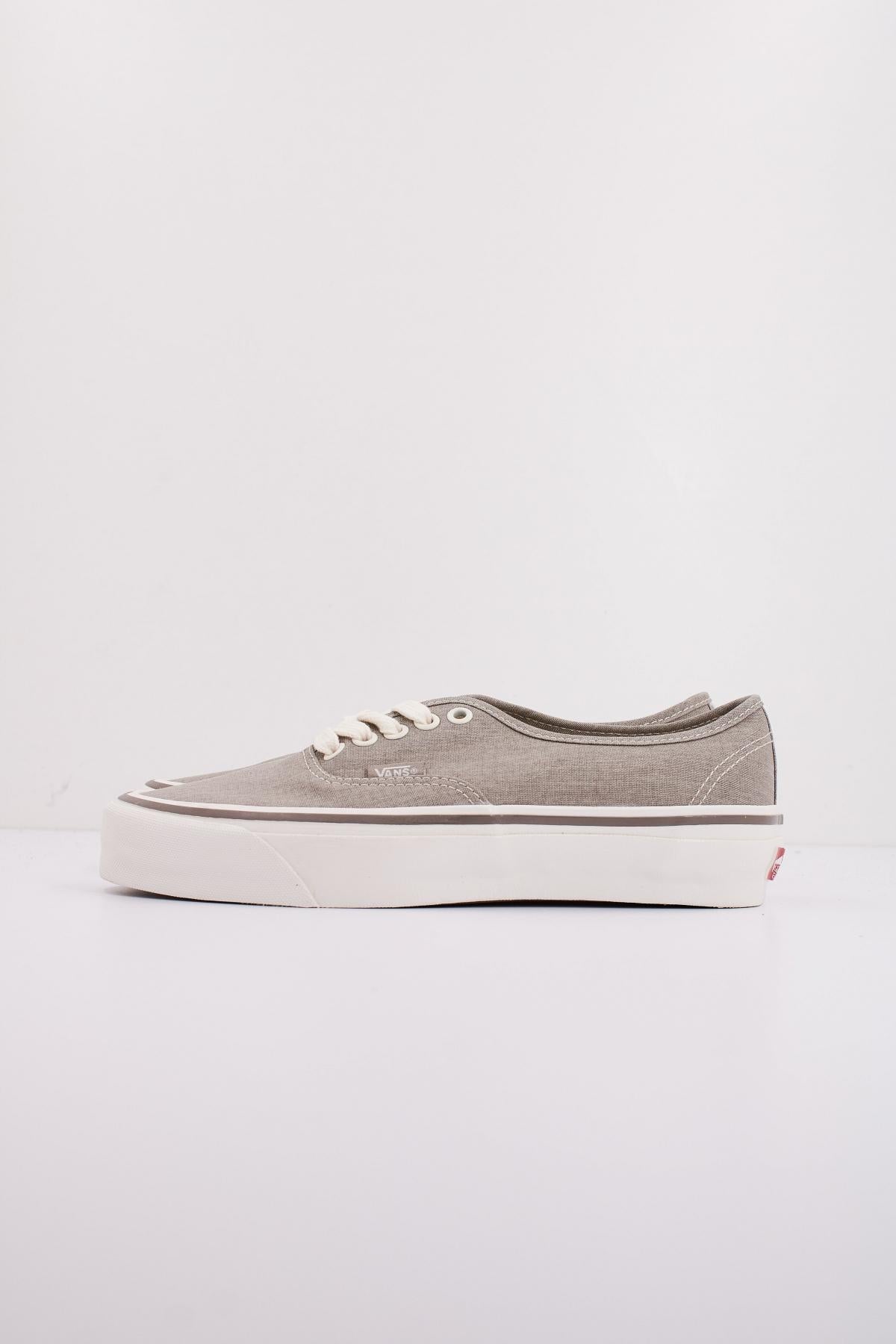 VANS MTE AUTHENTIC REISSUE en color MARRON CLARO  (1)