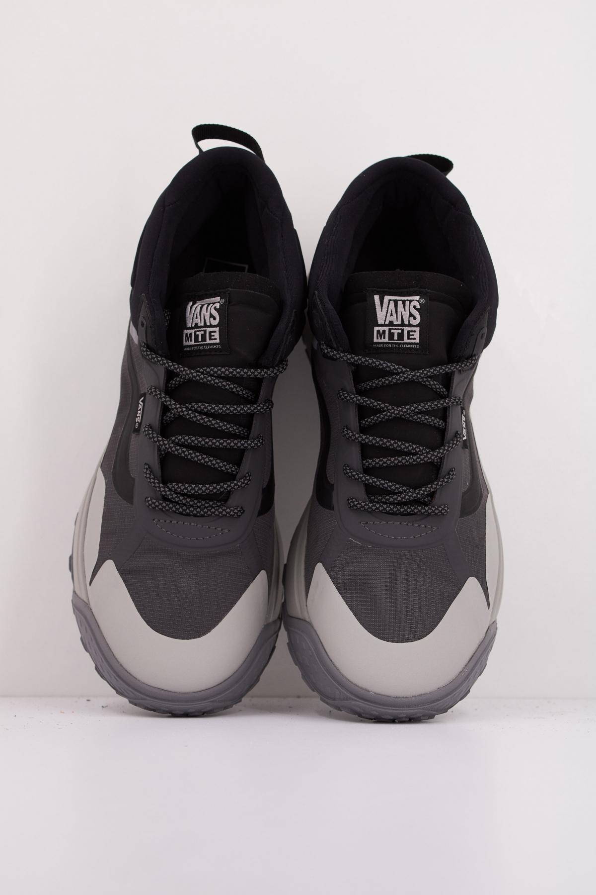 VANS MTE CROSSPATH MID en color GRIS  (3)