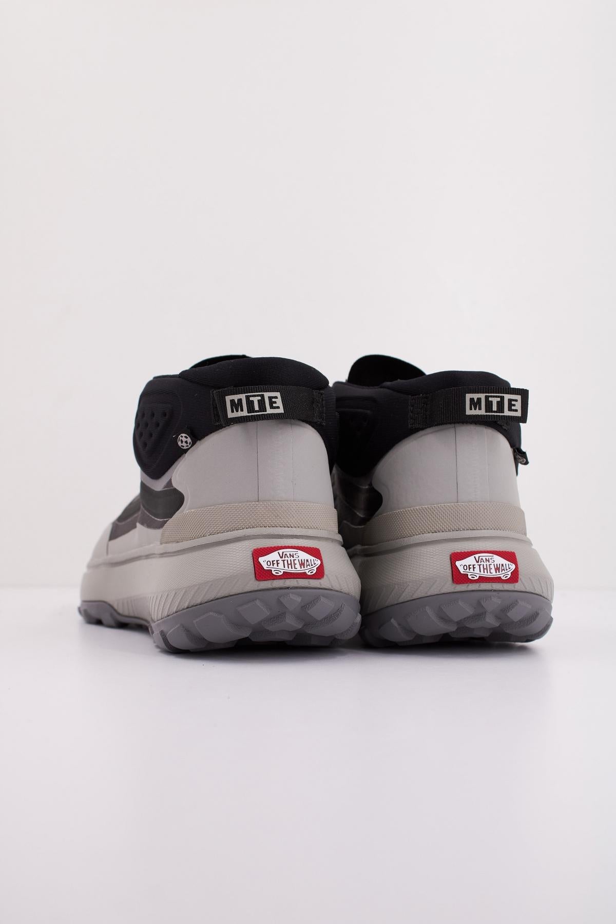 VANS MTE CROSSPATH MID en color GRIS  (4)