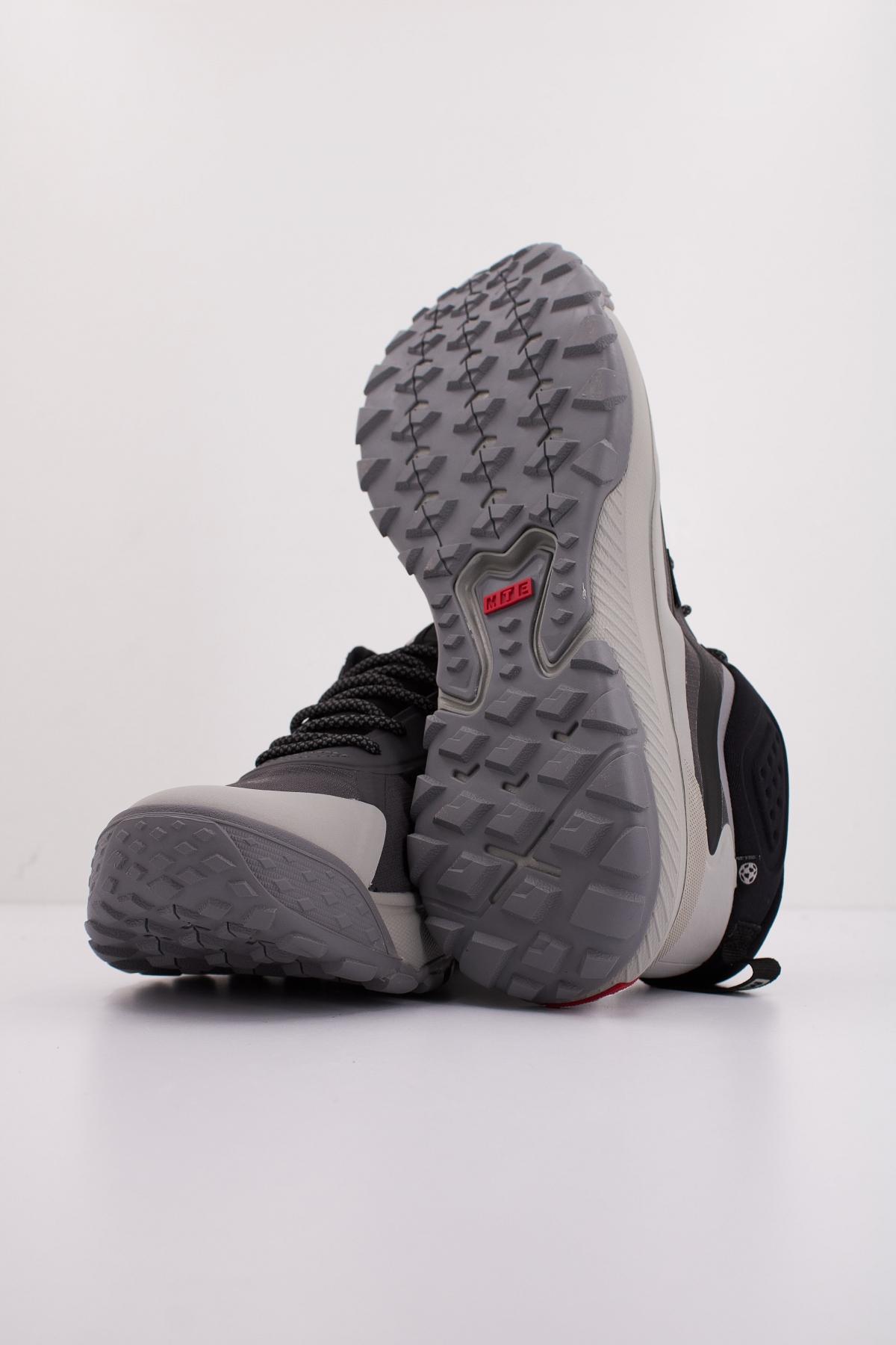 VANS MTE CROSSPATH MID en color GRIS  (5)