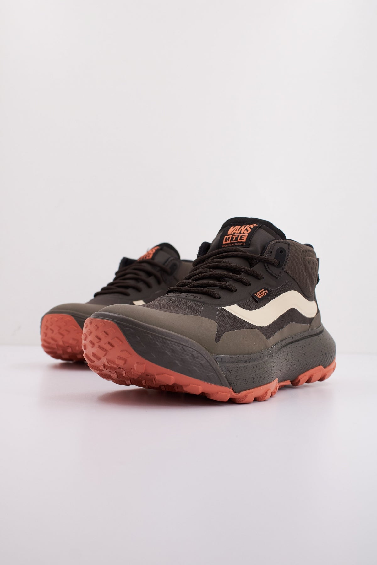 VANS MTE CROSSPATH MID en color MARRON  (2)