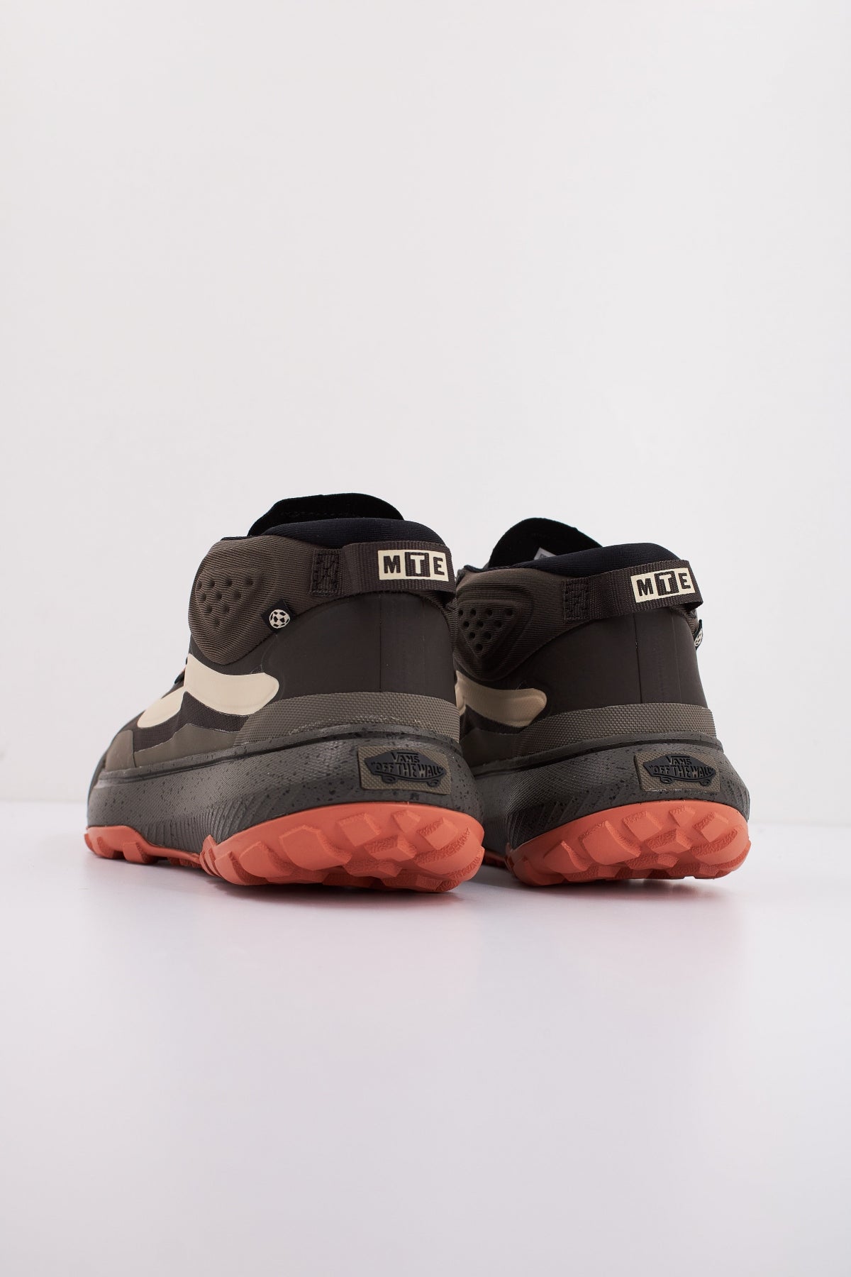 VANS MTE CROSSPATH MID en color MARRON  (4)