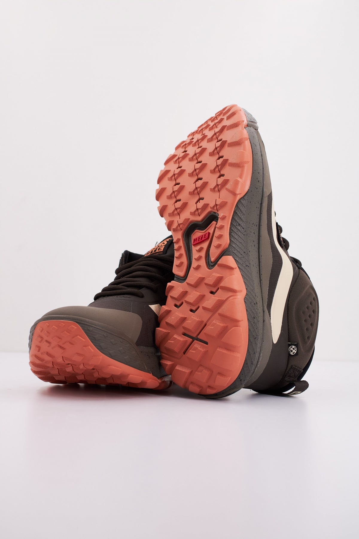 VANS MTE CROSSPATH MID en color MARRON  (5)