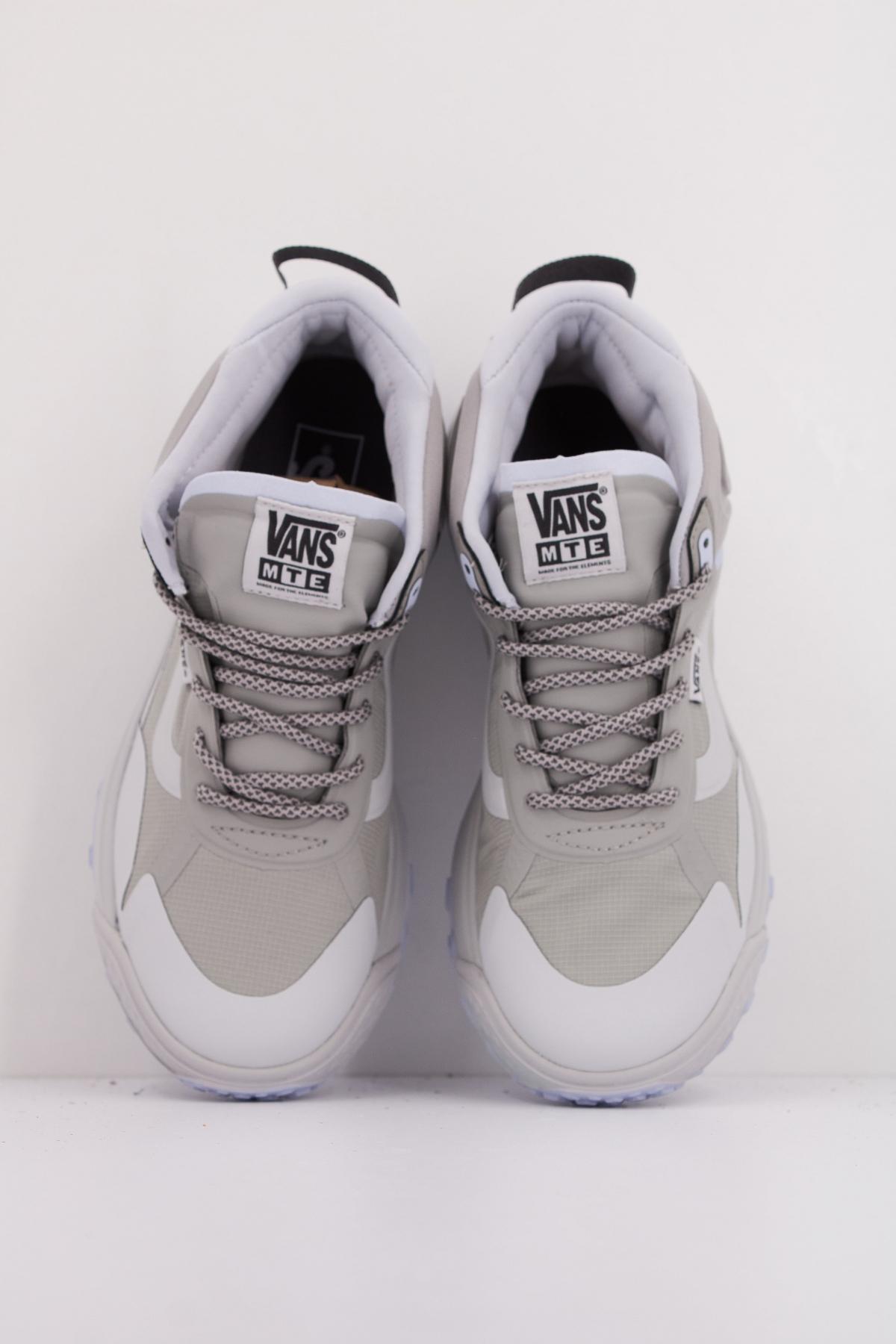 VANS MTE CROSSPATH MID en color GRIS  (3)
